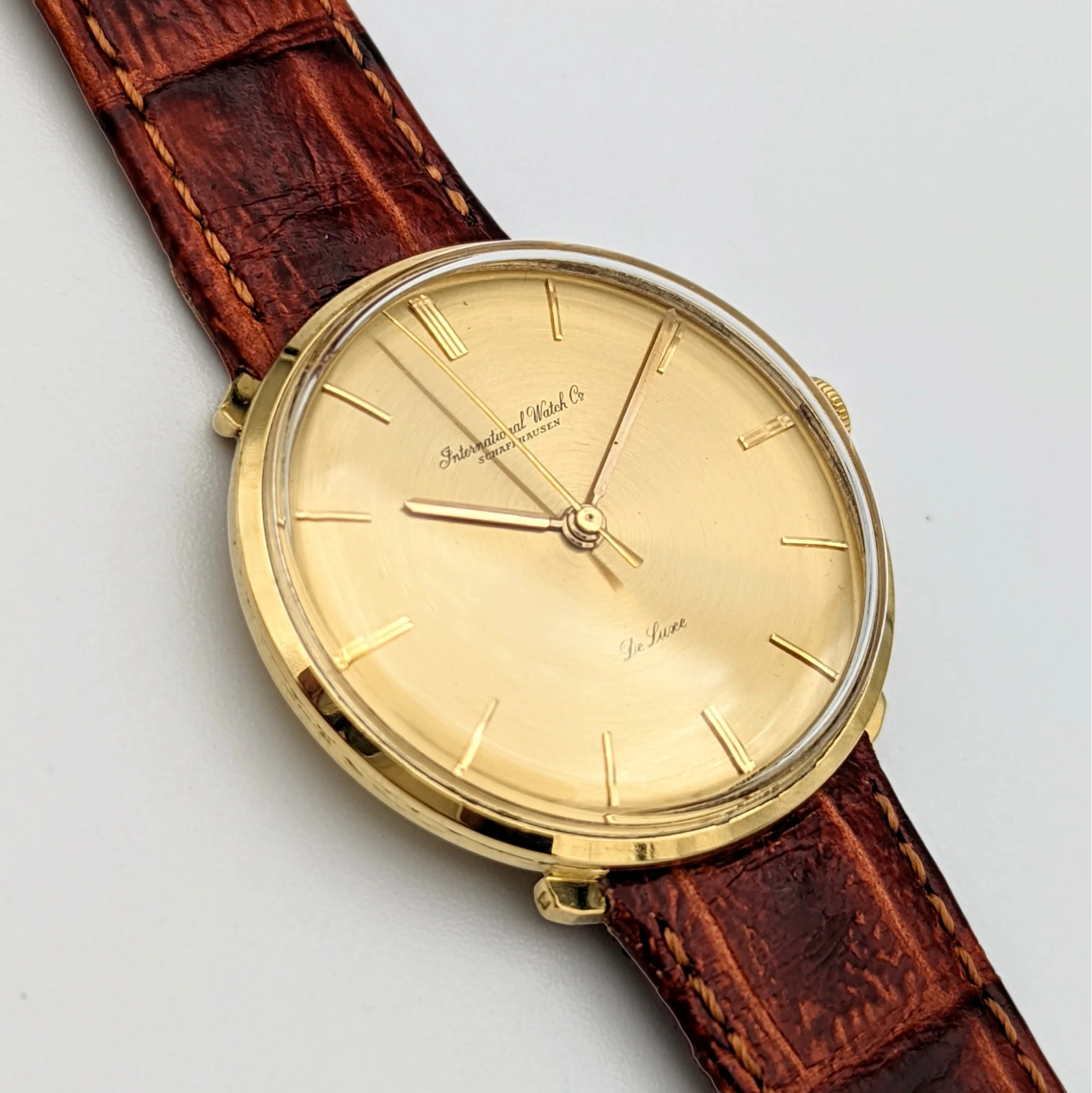 18K Solid Gold IWC De Luxe Wristwatch Swiss Made Cal. 401 - Image 3