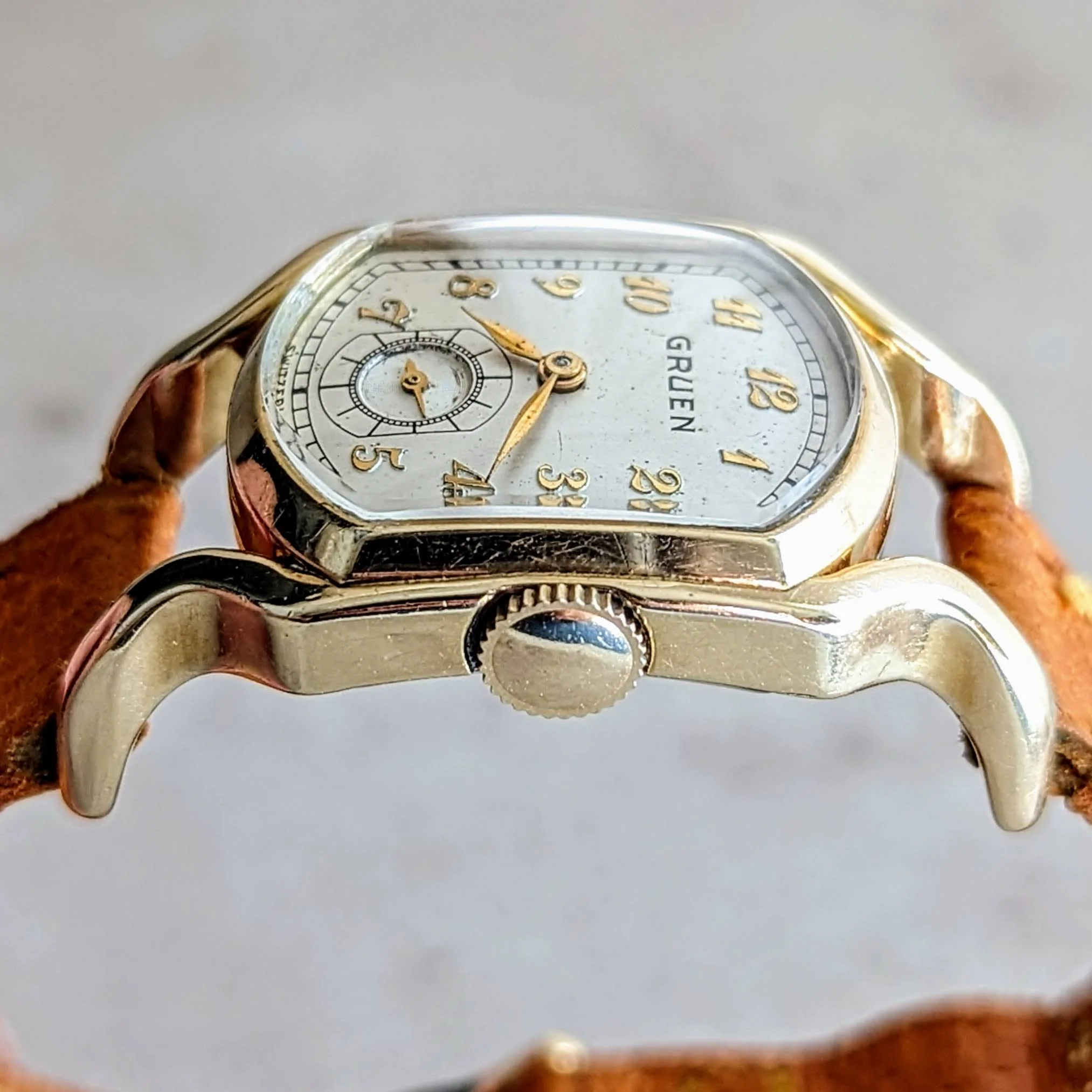 1939 GRUEN Driver’s Ristside “The Varsity” Wristwatch Curved Watch - Image 8