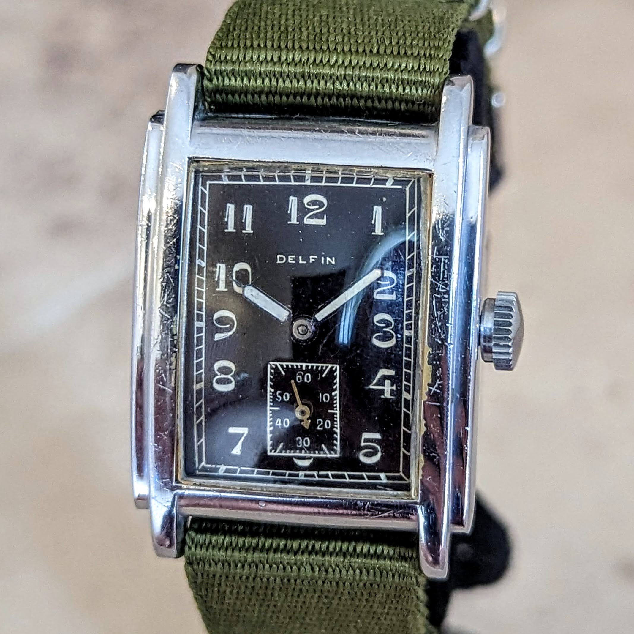 1940s DELFIN Tank Wristwatch 15 Rubies Swiss Made Vintage Watch - Image 3