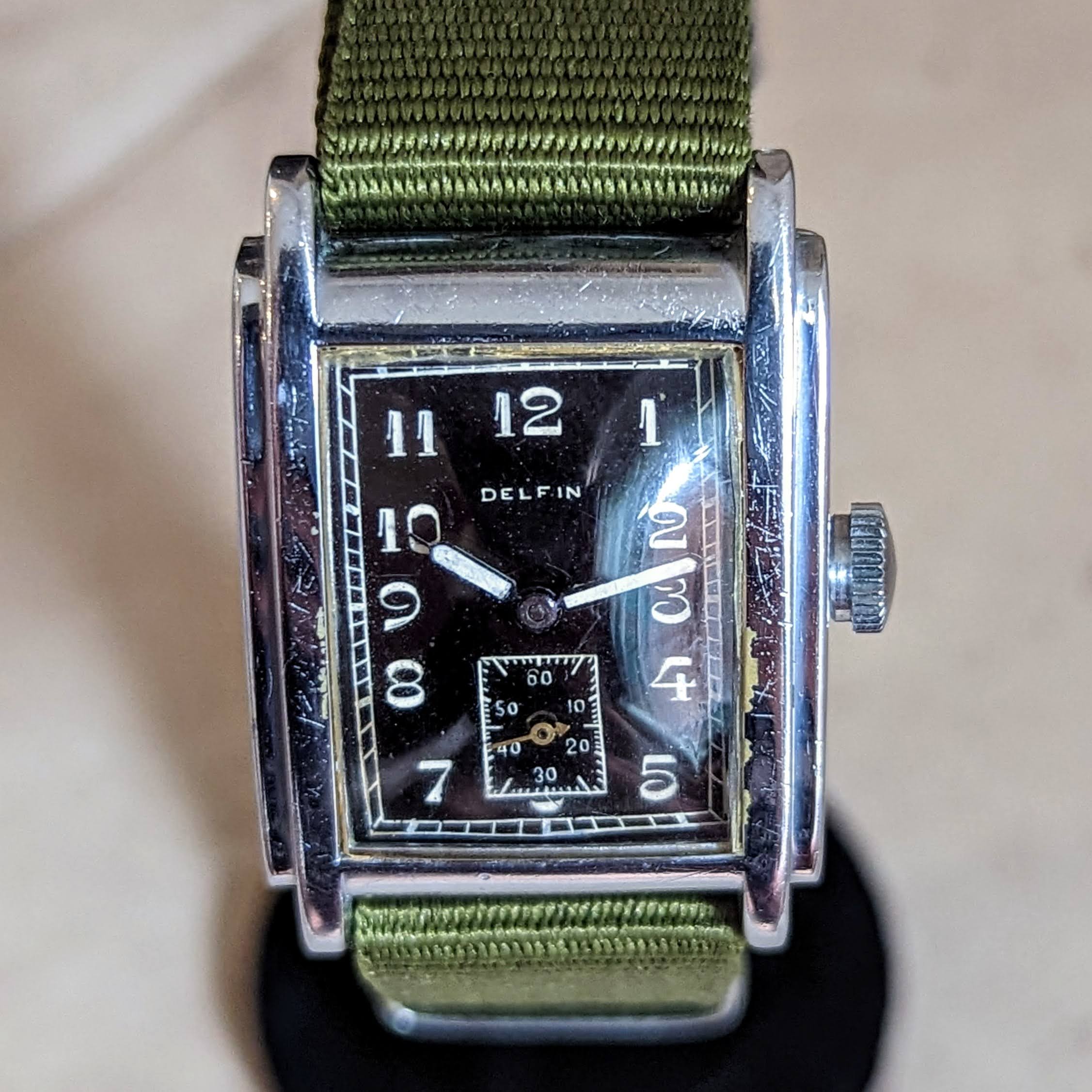 1940s DELFIN Tank Wristwatch 15 Rubies Swiss Made Vintage Watch - Image 5