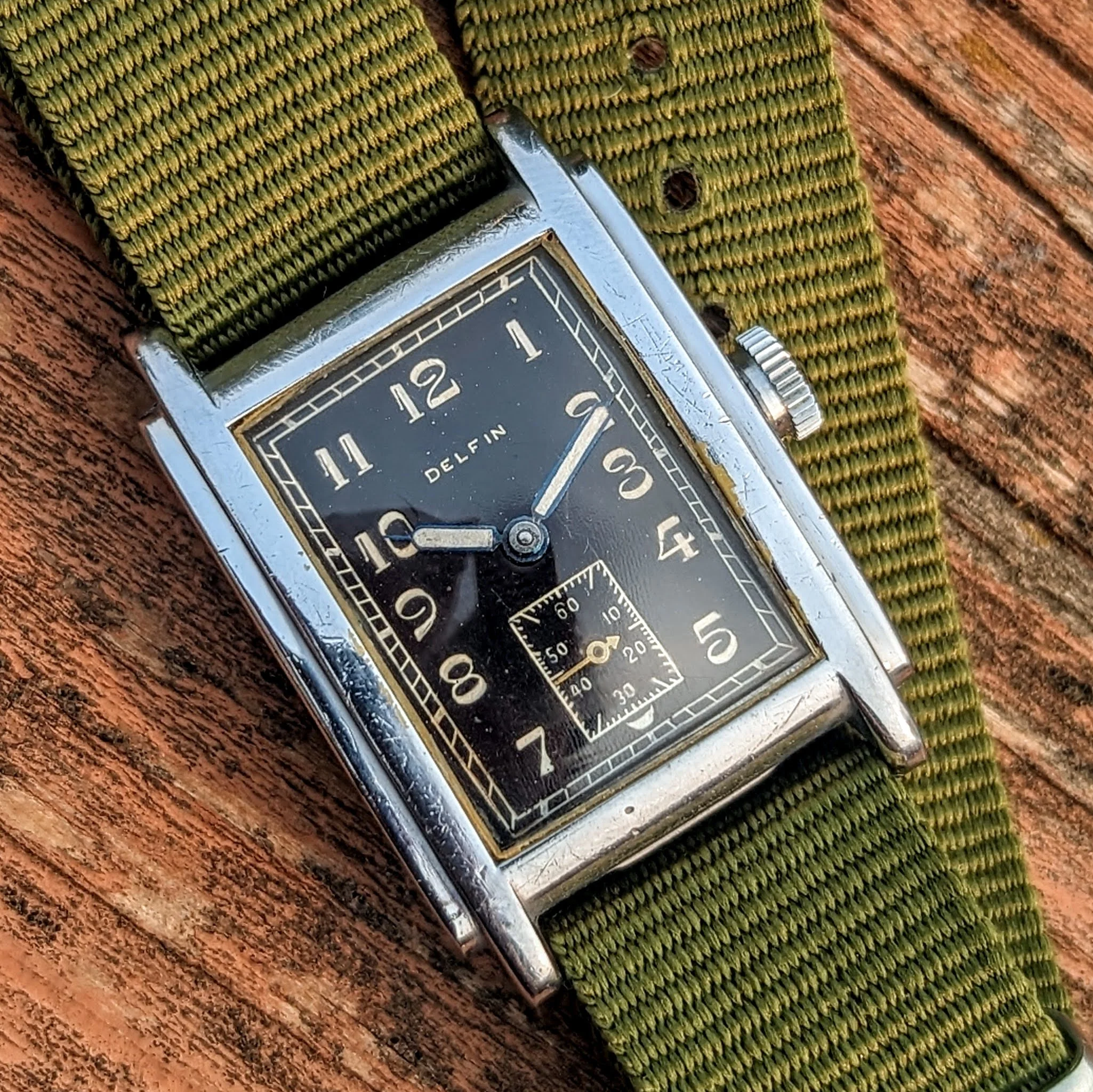 1940s DELFIN Tank Wristwatch 15 Rubies Swiss Made Vintage Watch - Image 7