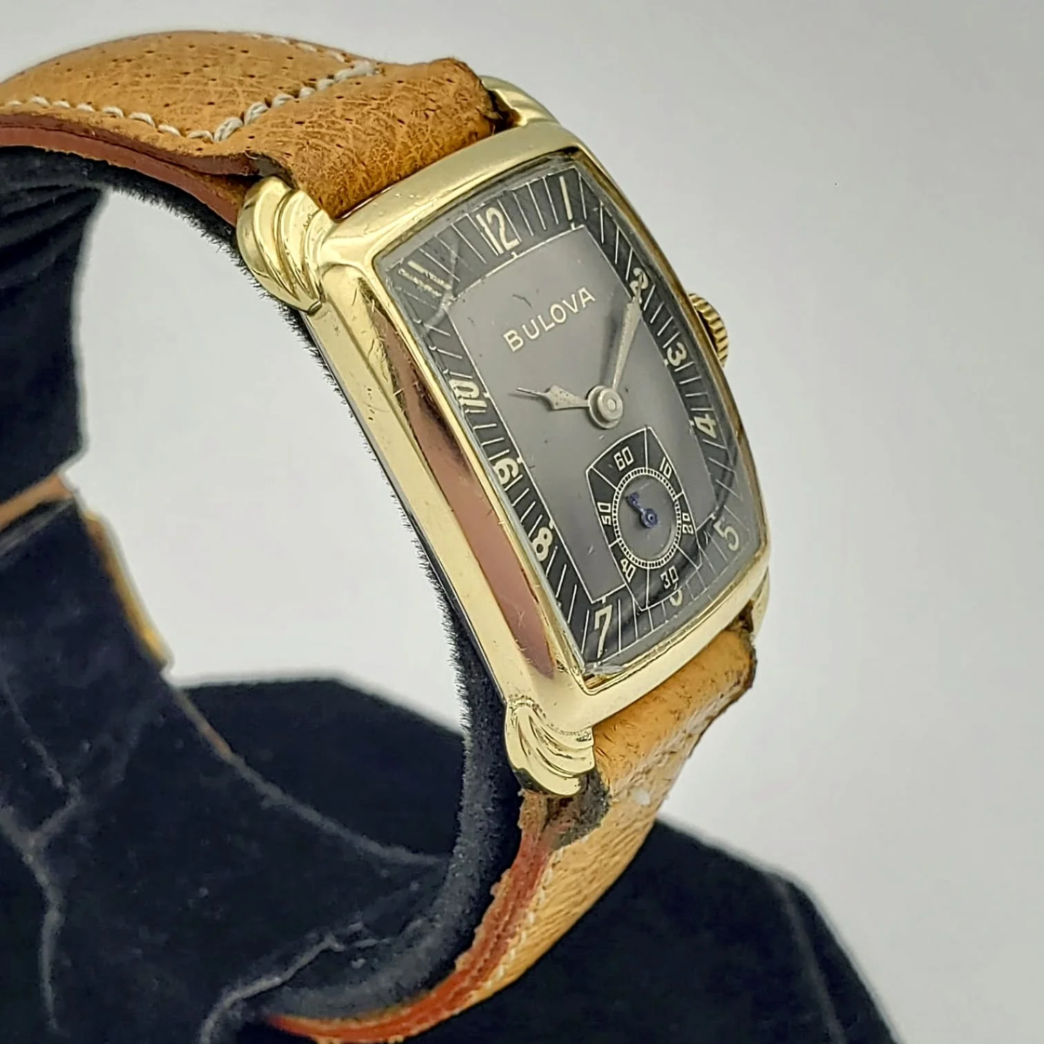 1947 BULOVA Senator Two-Tone Black Dial U.S.A. Caliber 8AE 17 Jewels Watch - Image 6