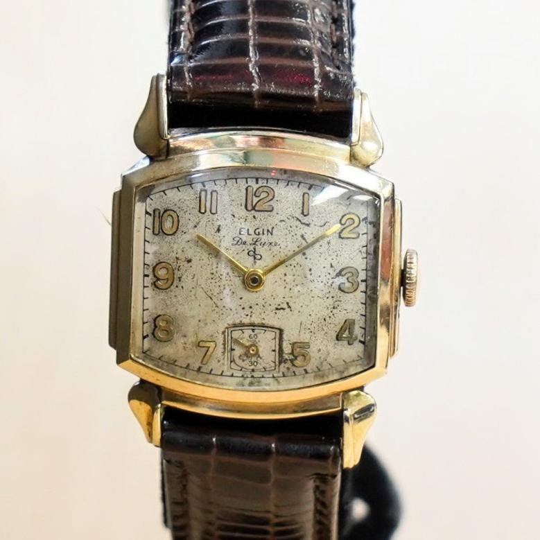 1947 ELGIN De Luxe Watch Durapower 17 Jewels Grade 555 Wristwatch 10K GF Fancy Case