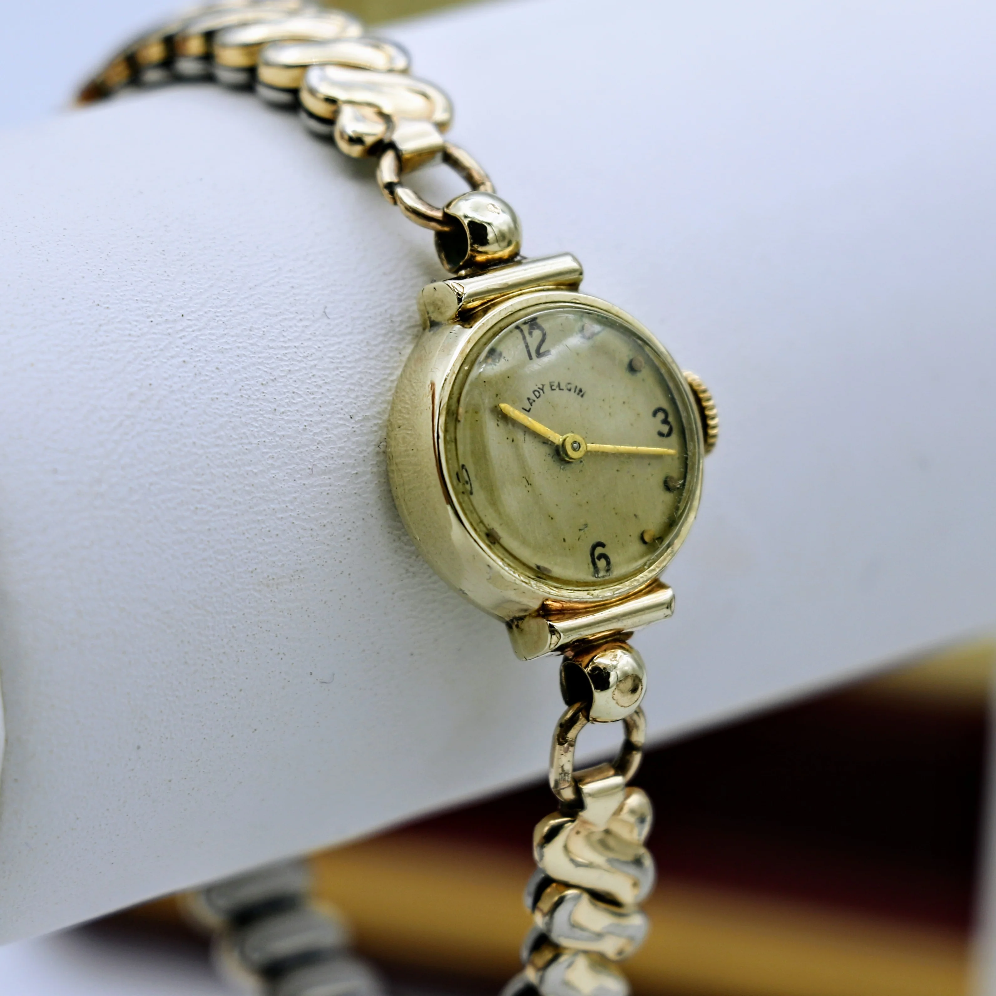 1950 Ladies Elgin Wristwatch Elgin Grade 650 19 Jewels Watch - Image 9