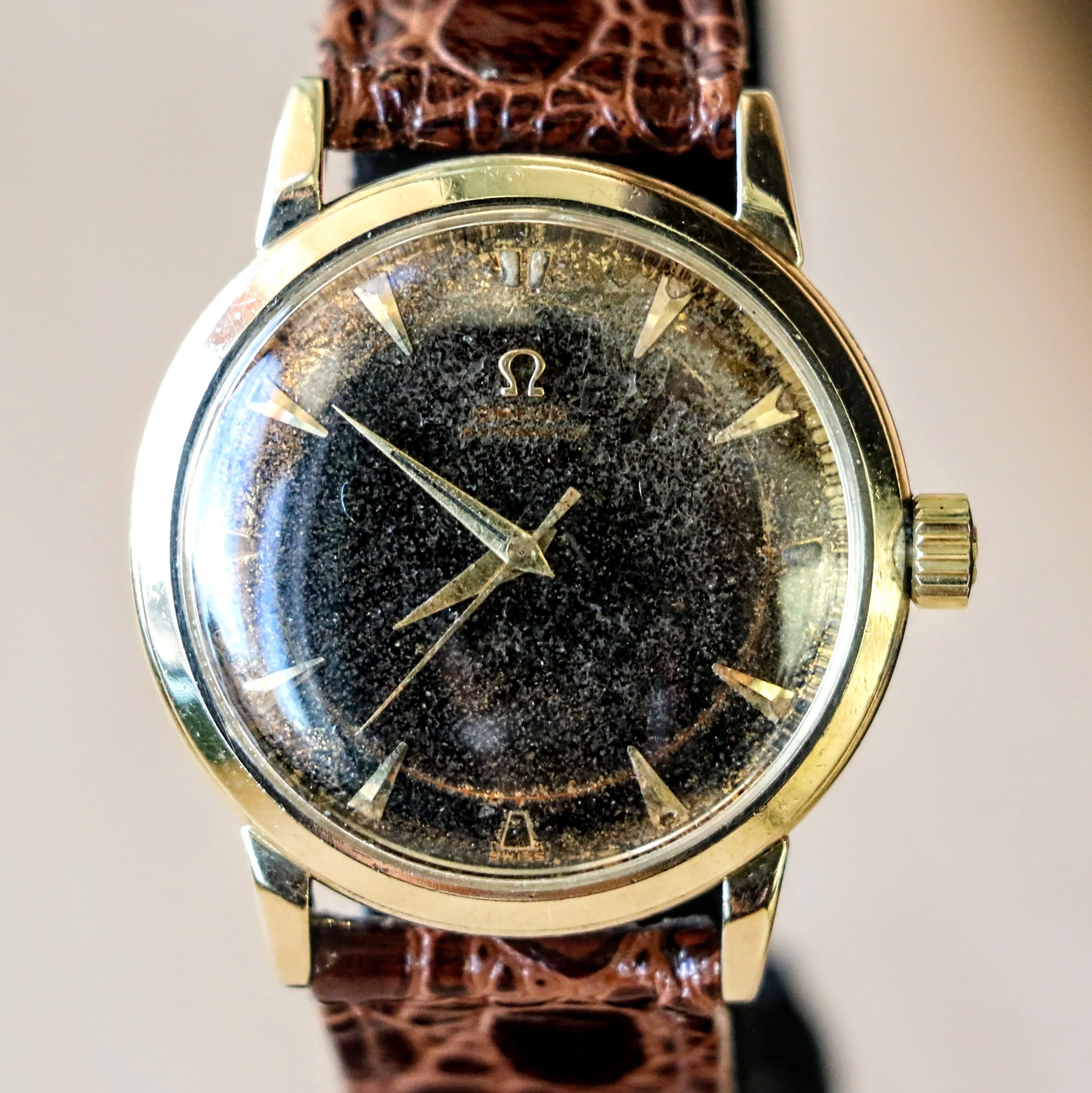 1952 OMEGA Automatic Wristwatch 14K SOLID GOLD Ref. G6525 Vintage Bumper Automatic Wristwatch - Image 2