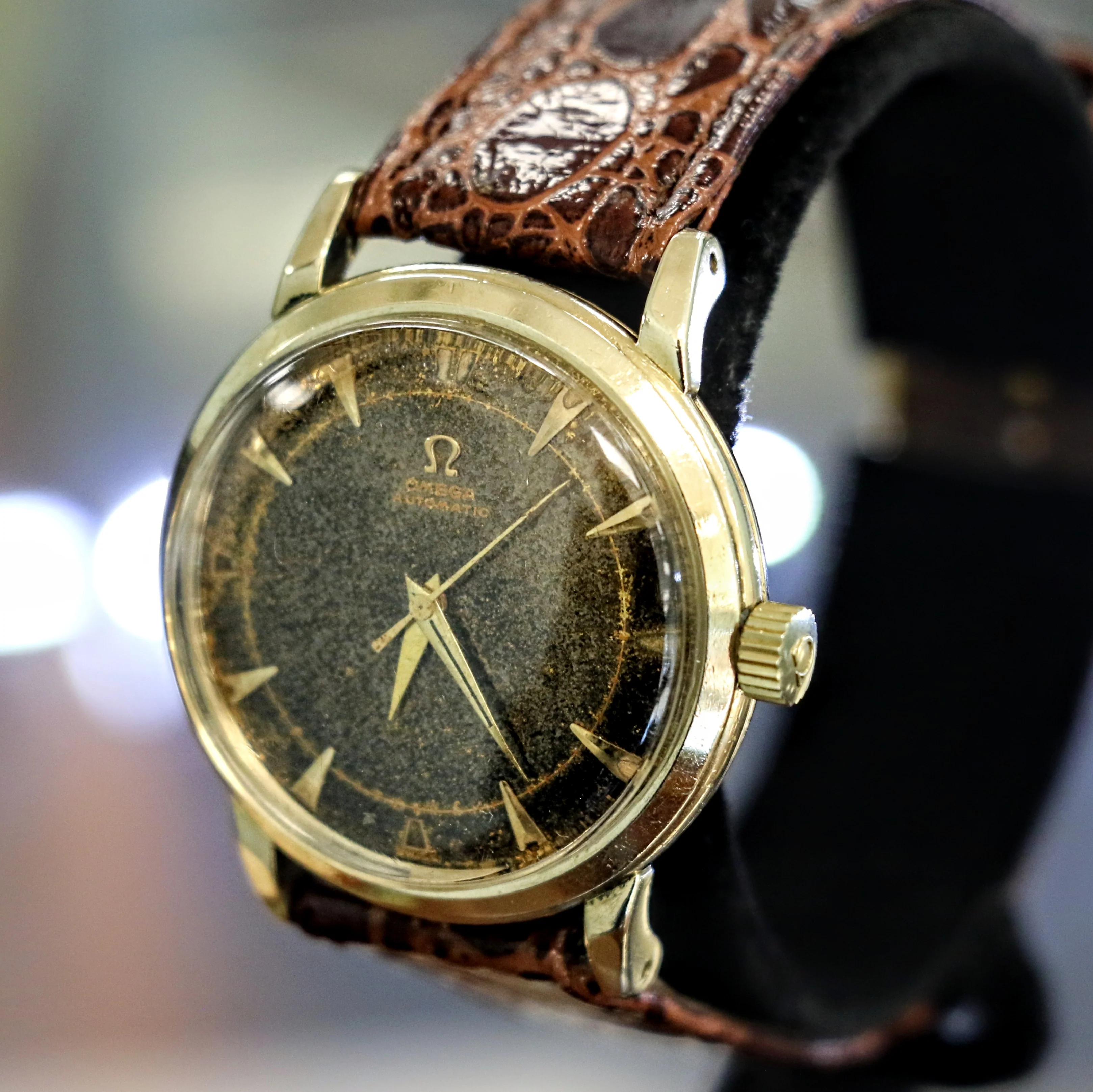 1952 OMEGA Automatic Wristwatch 14K SOLID GOLD Ref. G6525 Vintage Bumper Automatic Wristwatch - Image 4