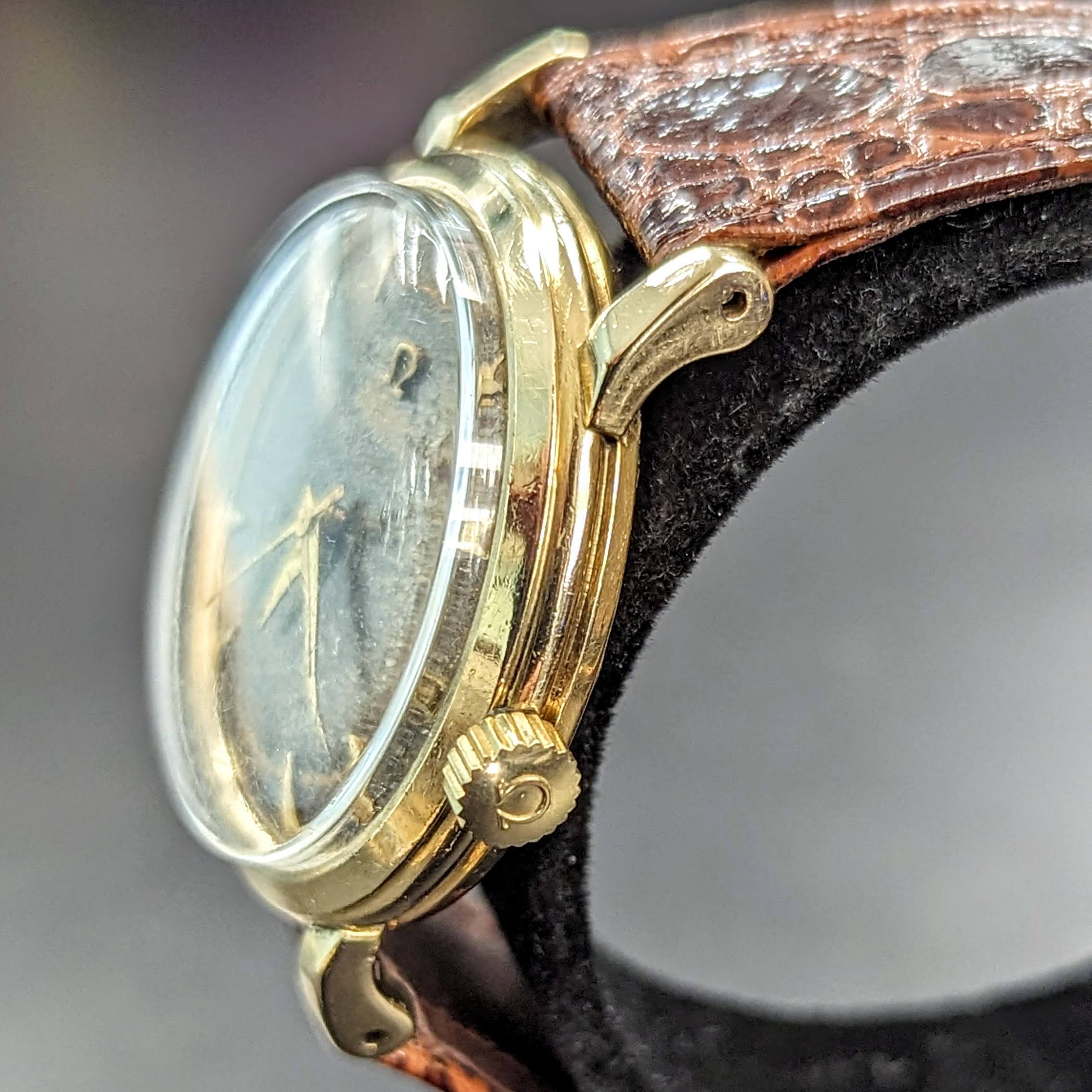 1952 OMEGA Automatic Wristwatch 14K SOLID GOLD Ref. G6525 Vintage Bumper Automatic Wristwatch - Image 9