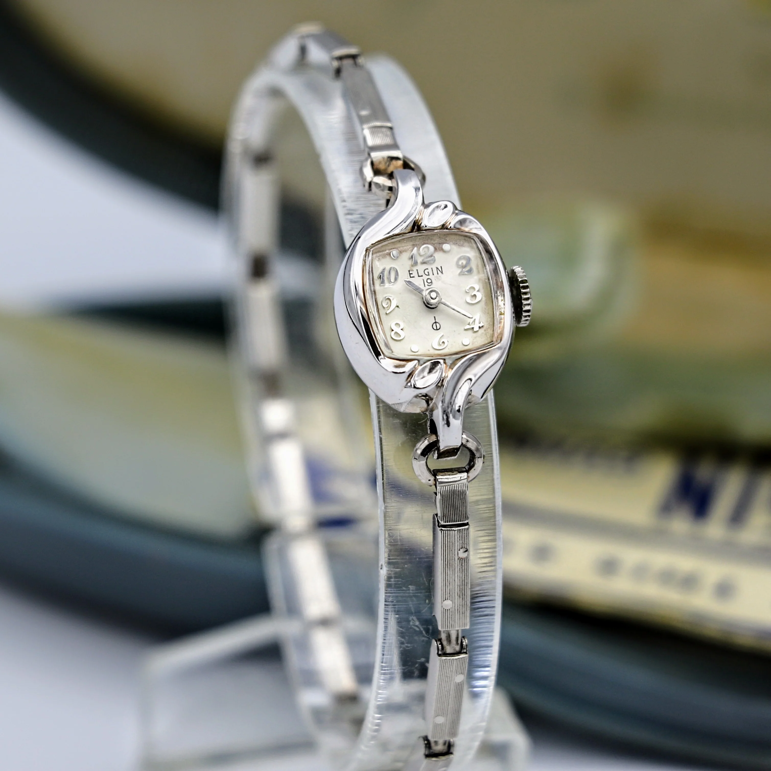 Ladies ELGIN Wristwatch 1960s American Grade 832 19 Jewels Vintage Watch - IN BOX! - Image 2