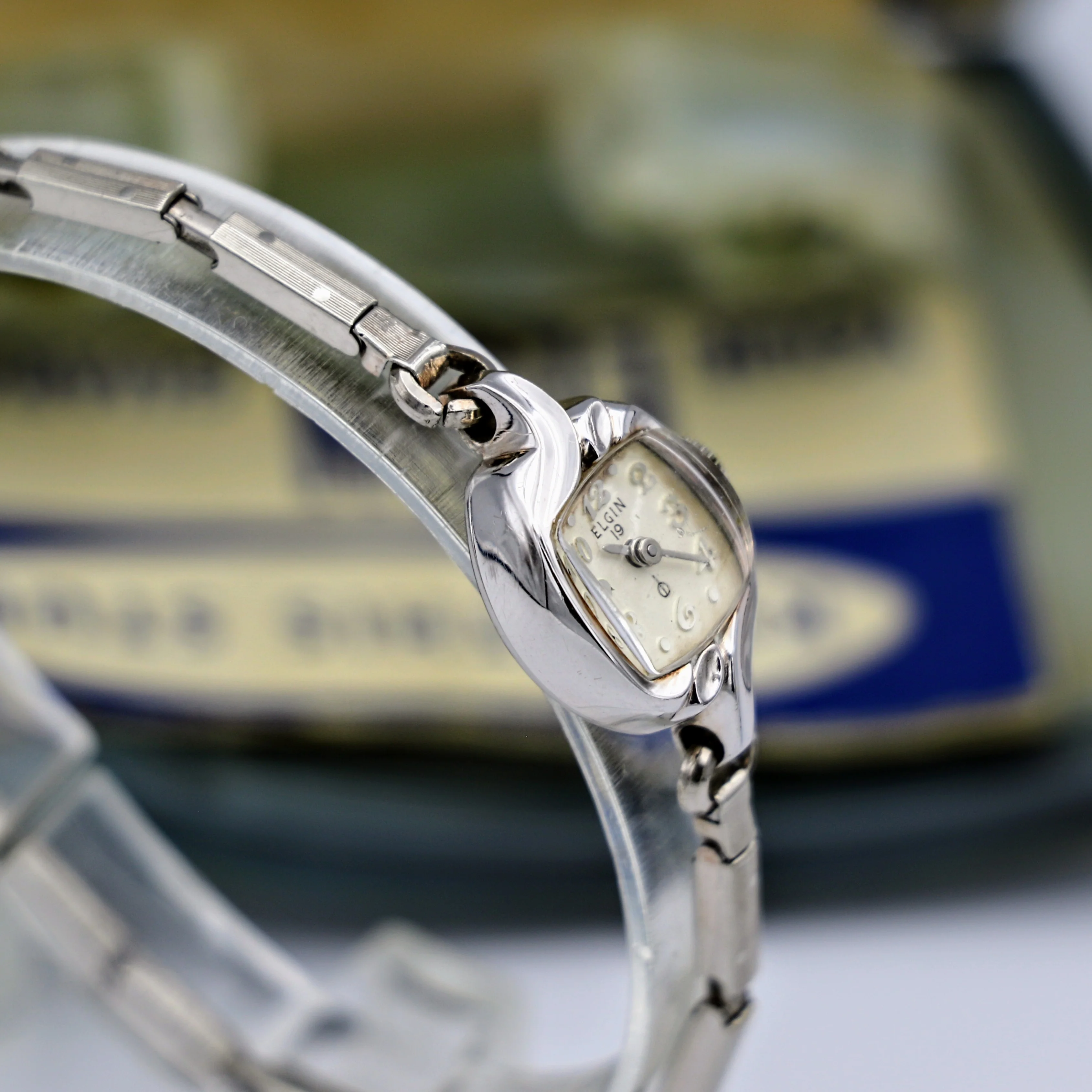 Ladies ELGIN Wristwatch 1960s American Grade 832 19 Jewels Vintage Watch - IN BOX! - Image 7