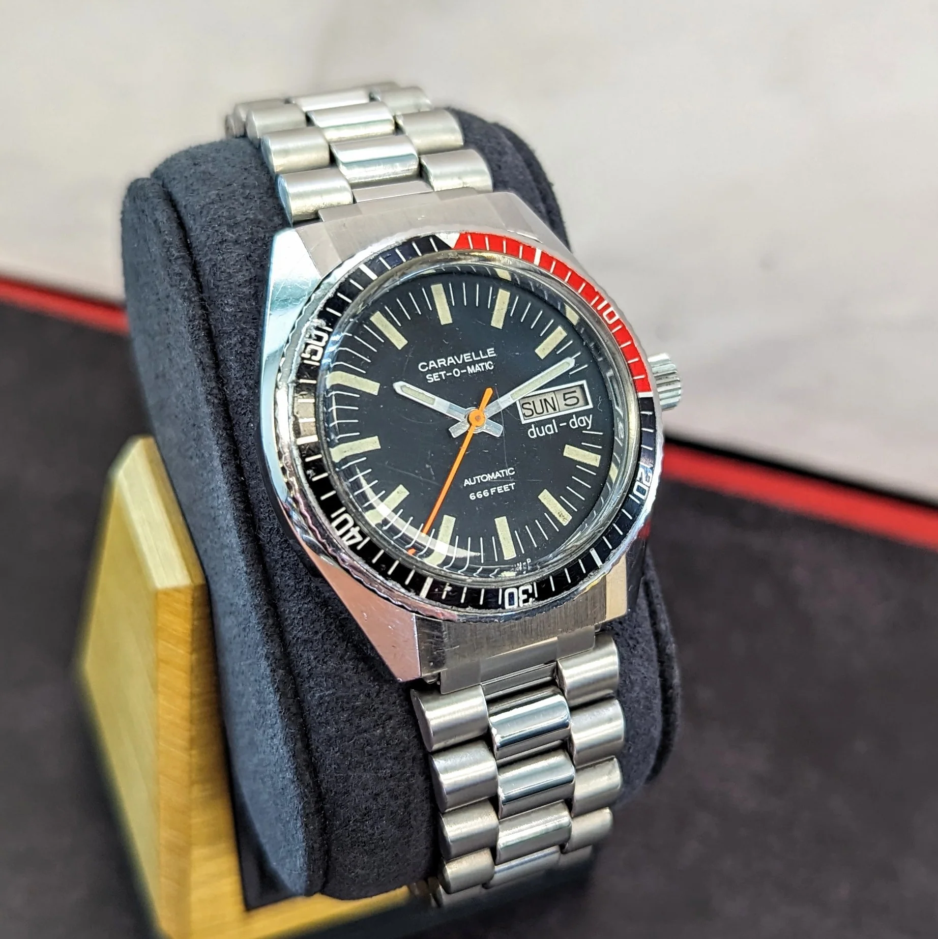 1976 Caravelle Set-O-Matic Watch Dual-Day 666ft Diver Swiss Automatic Wristwatch - Image 5