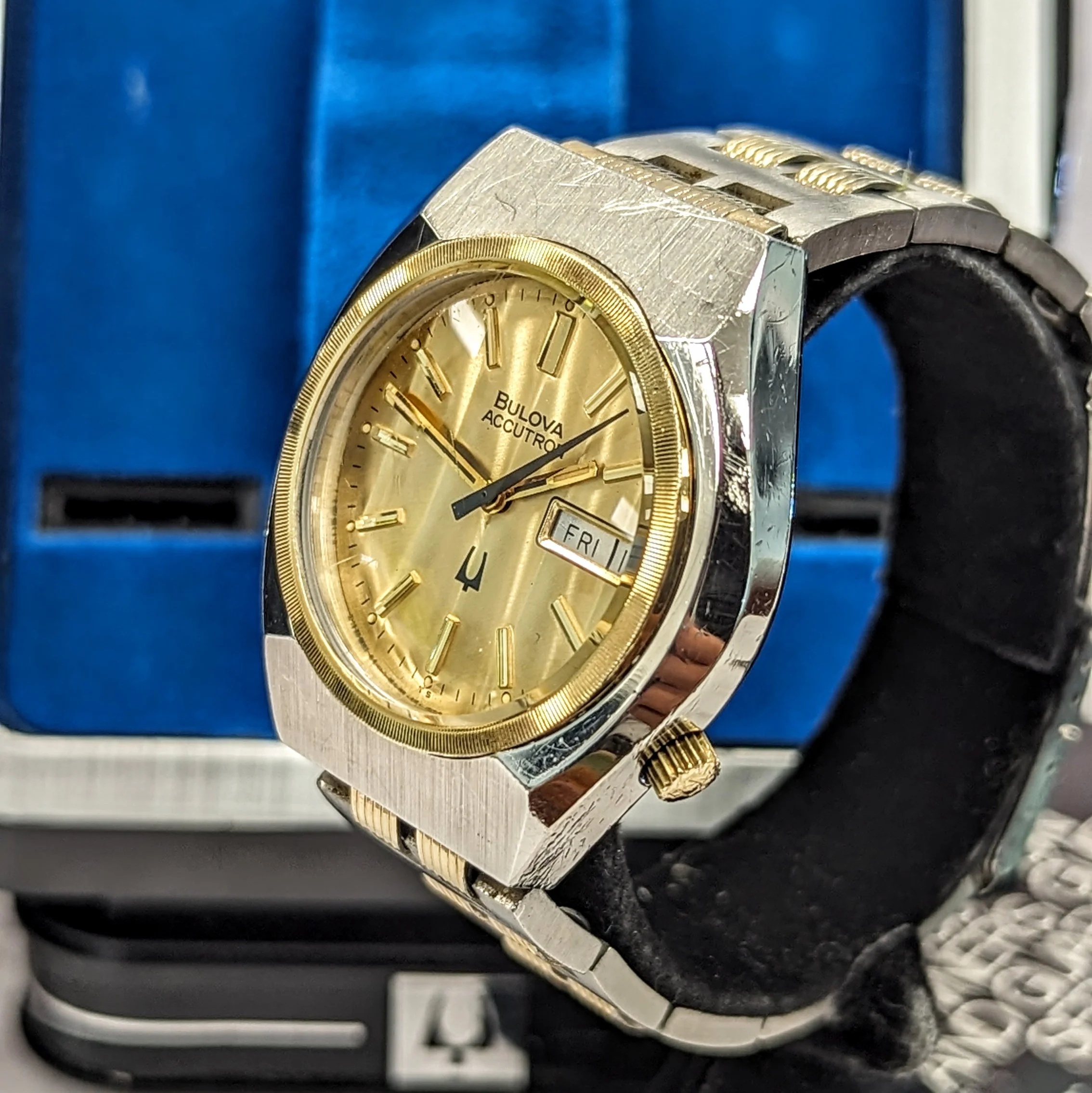 1977 Bulova Accutron Watch Day/Date ALL Two-Tone S.S. Wristwatch 2193 - ALL Original 2-Box & Papers - Image 4