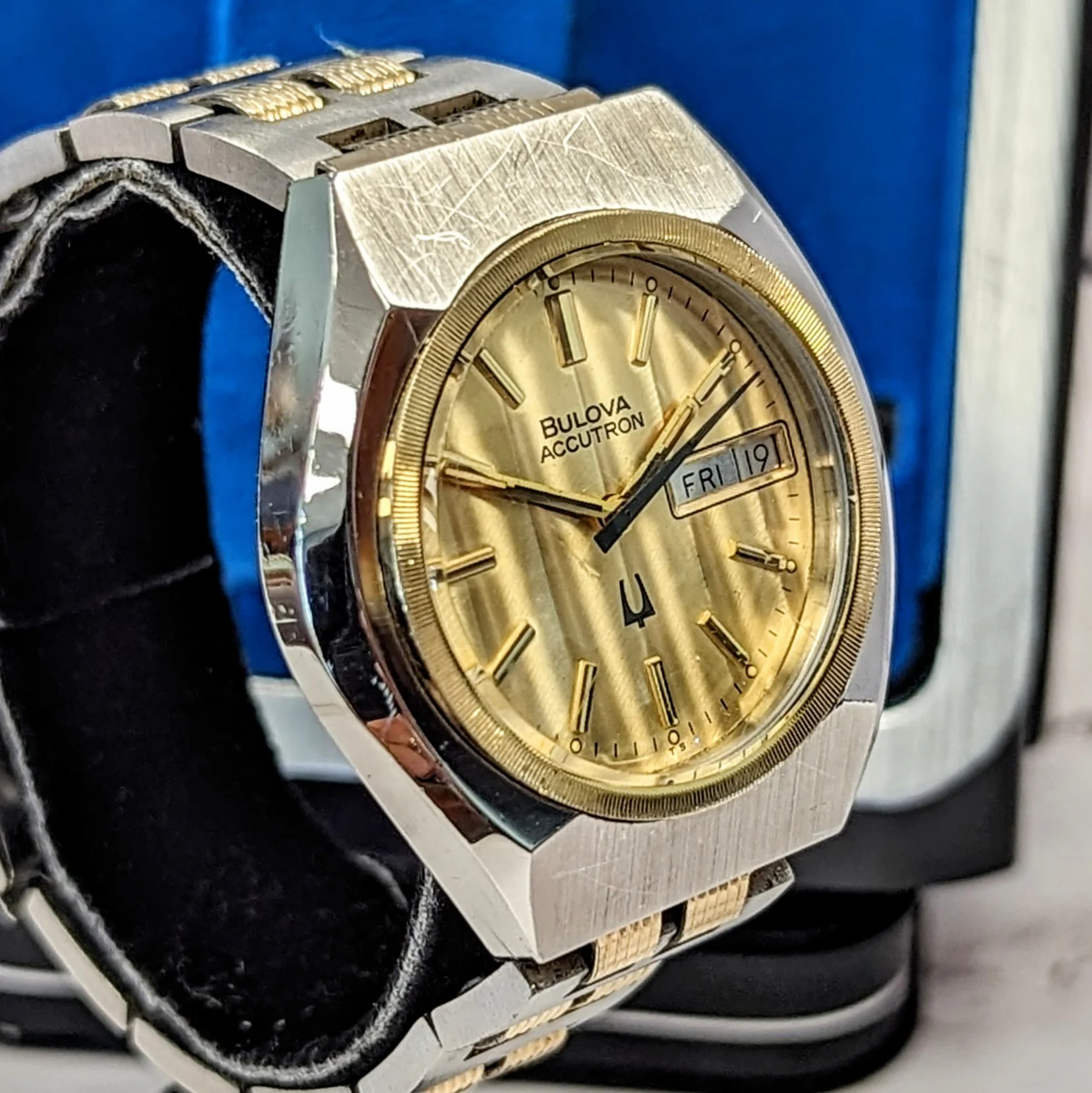 1977 Bulova Accutron Watch Day/Date ALL Two-Tone S.S. Wristwatch 2193 - ALL Original 2-Box & Papers - Image 6