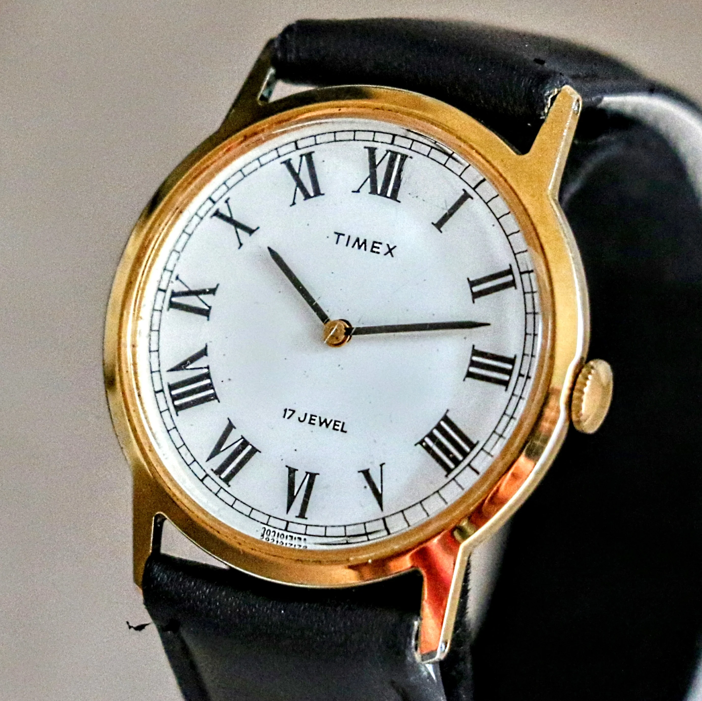 1979 TIMEX Watch Roman Numerals 17 Jewels Manual Wind 33mm Wristwatch - Image 11
