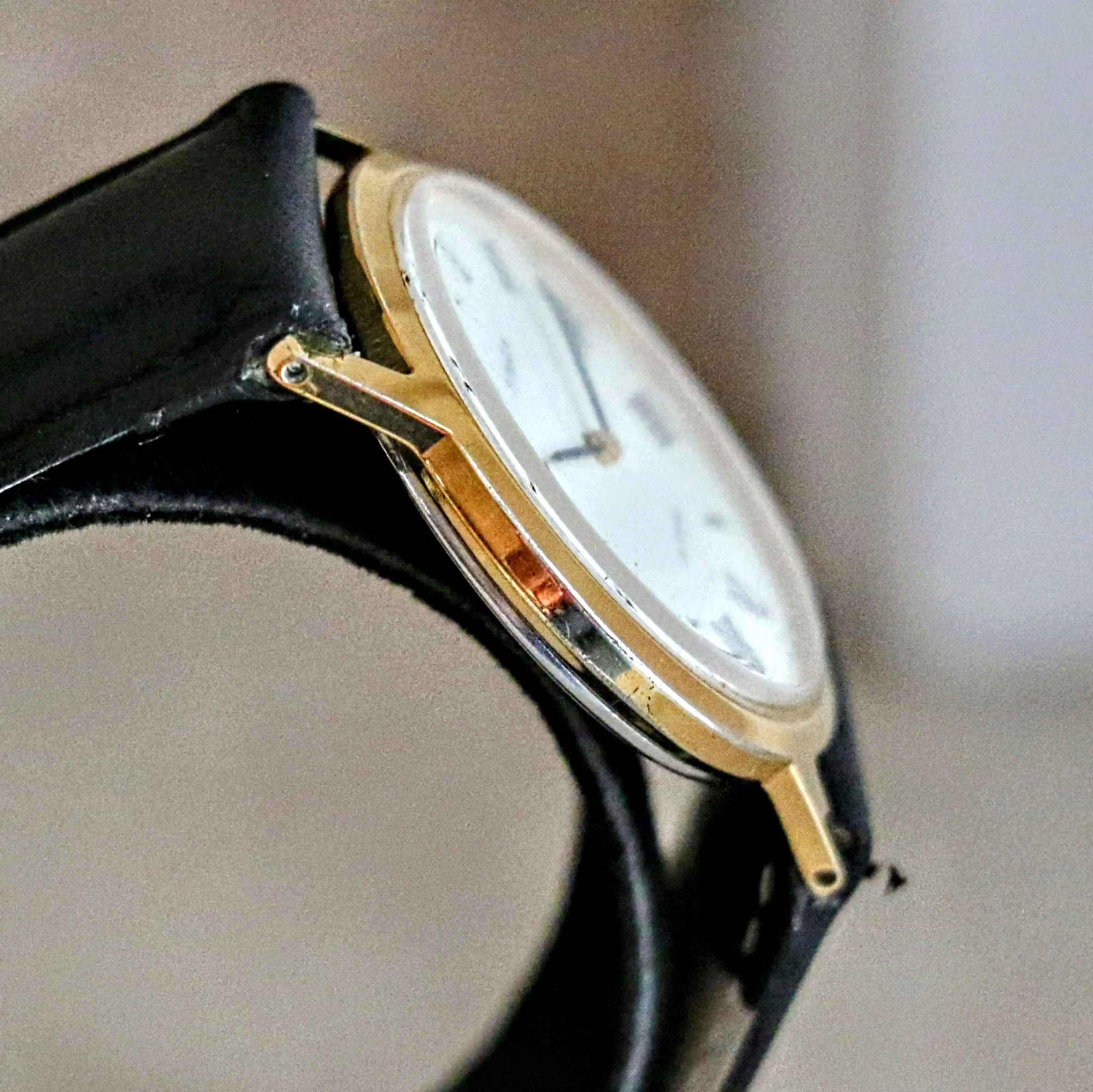 1979 TIMEX Watch Roman Numerals 17 Jewels Manual Wind 33mm Wristwatch - Image 7