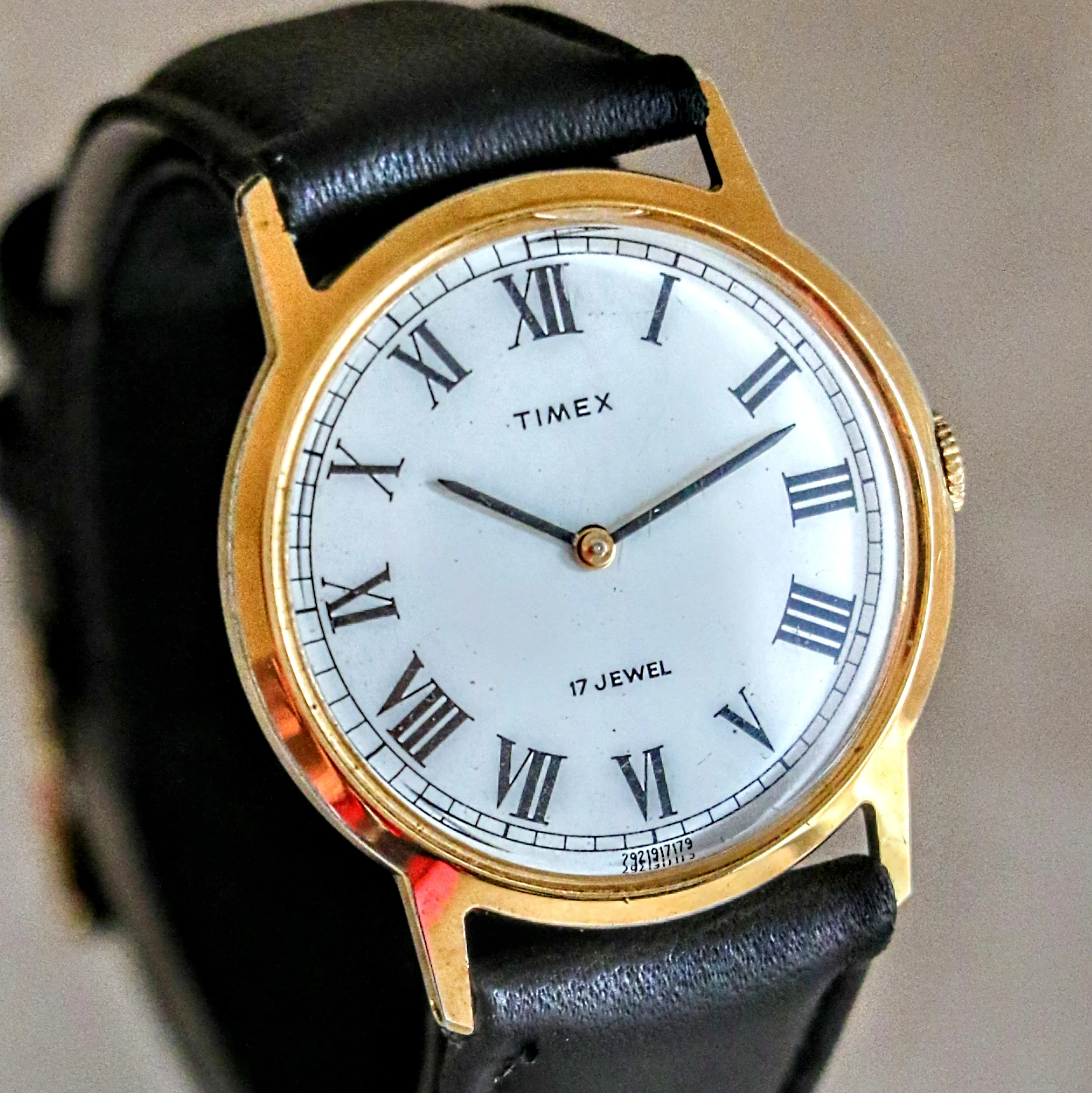 1979 TIMEX Watch Roman Numerals 17 Jewels Manual Wind 33mm Wristwatch - Image 9