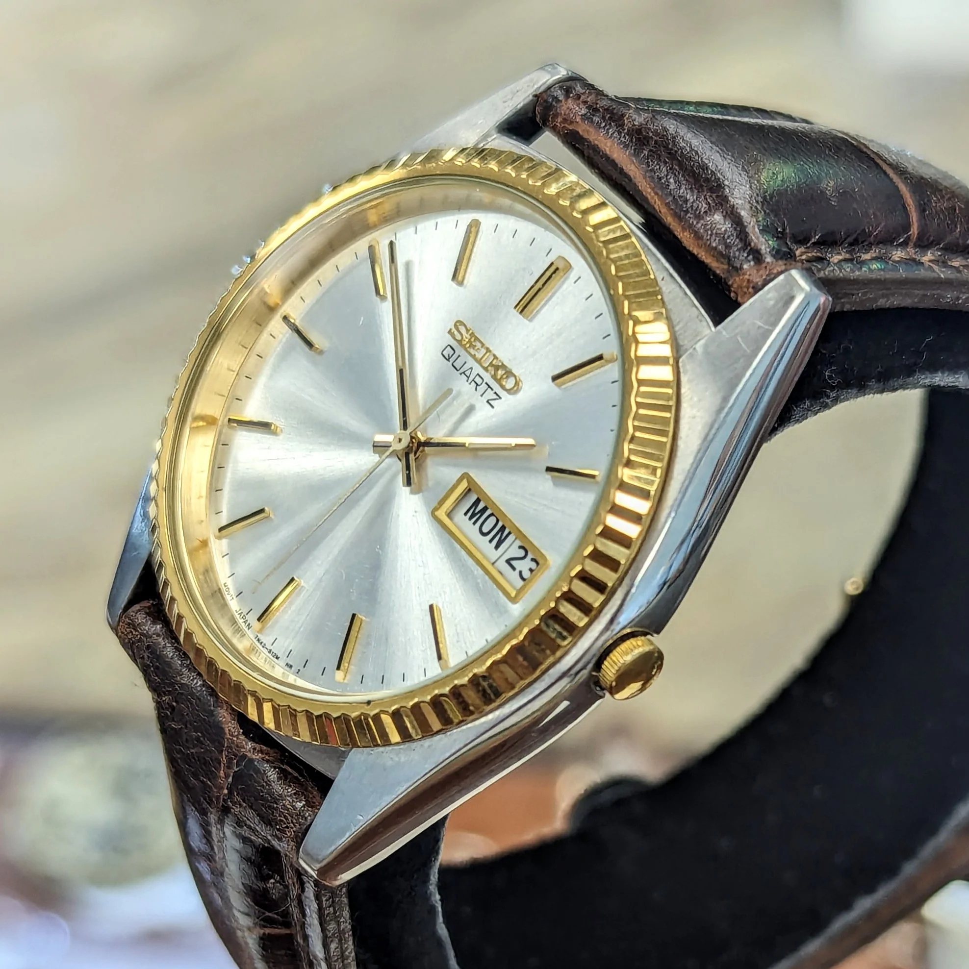 1994 SEIKO Quartz Watch Day/Date 7N43-8111 Two-Tone Vintage Wristwatch - Image 3