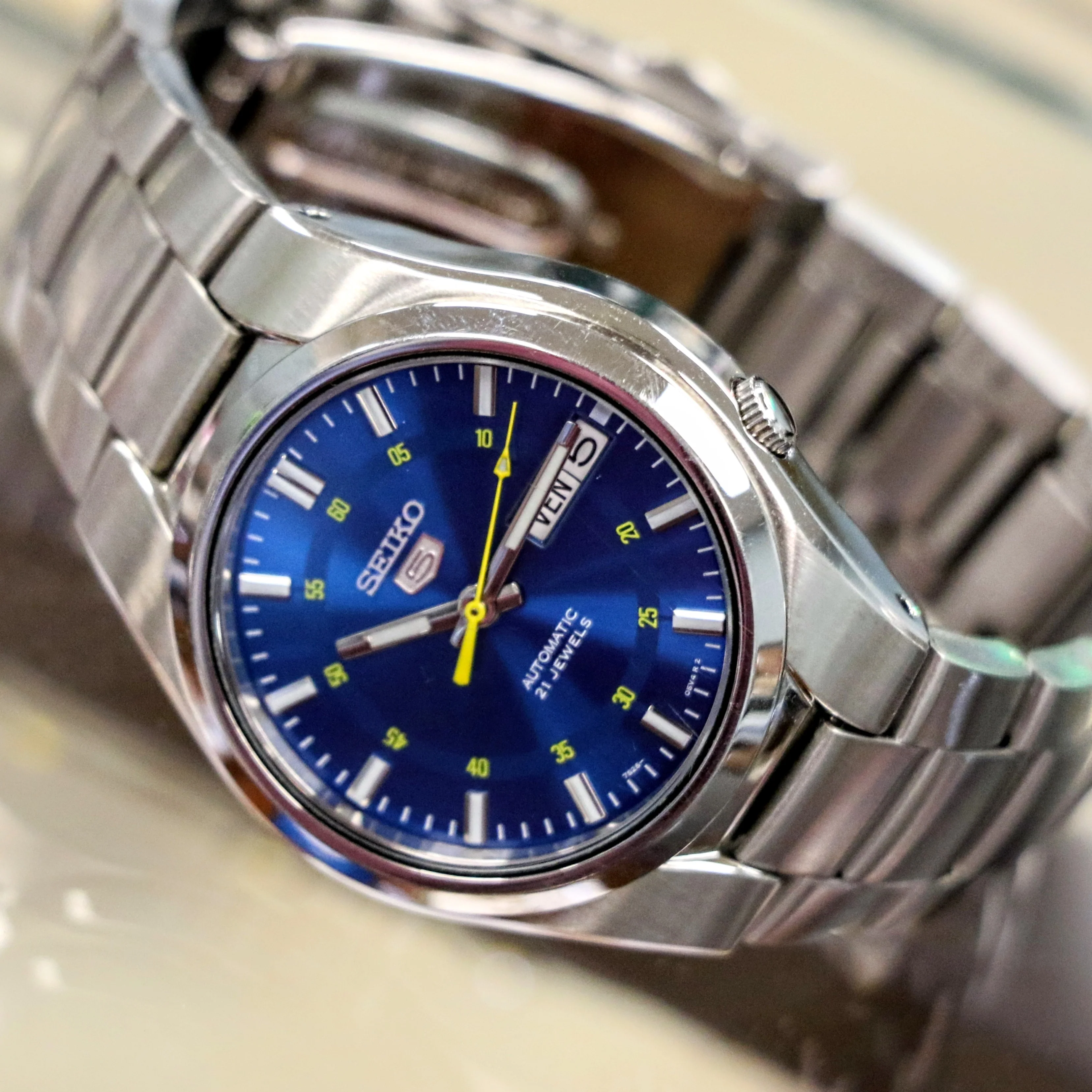 2016 SEIKO 5 Automatic Watch 21 Jewels 7S26-02F0 Blue Dial Display Back Wristwatch Day/Date - Image 8