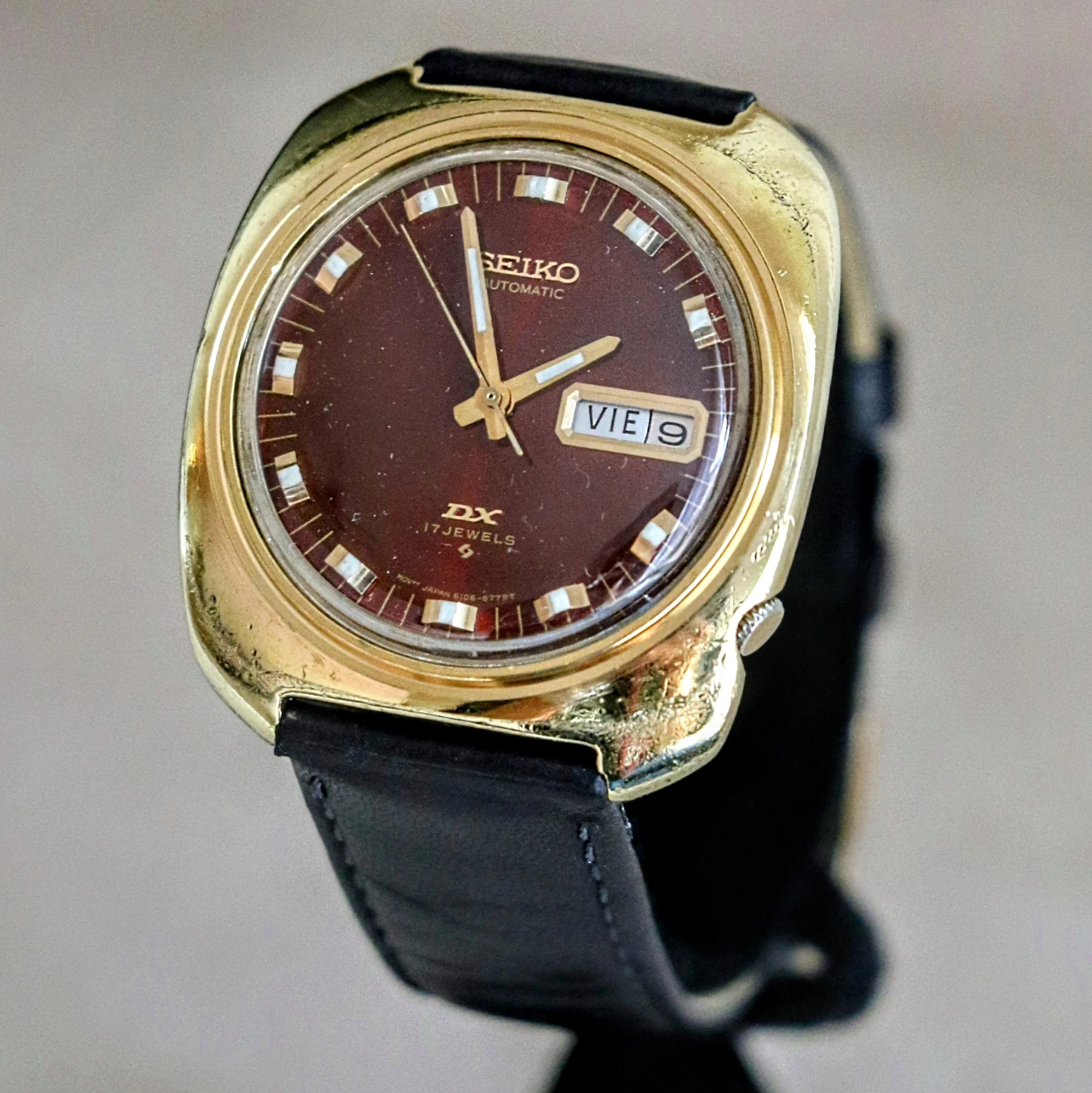 971 SEIKO DX Automatic Watch Day/Date Indicator Cal. 6106C 17Jewels Wristwatch - Image 5