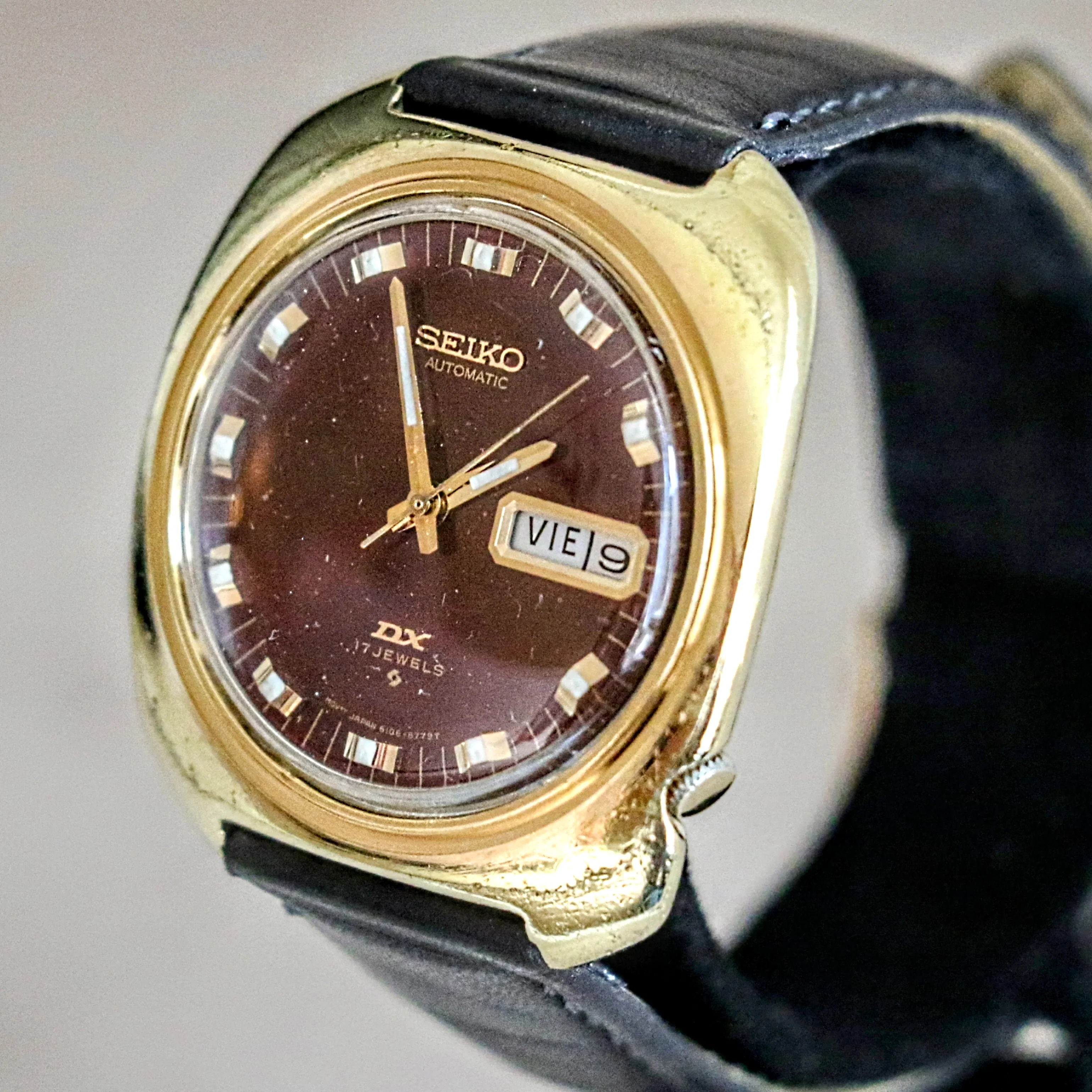 971 SEIKO DX Automatic Watch Day/Date Indicator Cal. 6106C 17Jewels Wristwatch - Image 6