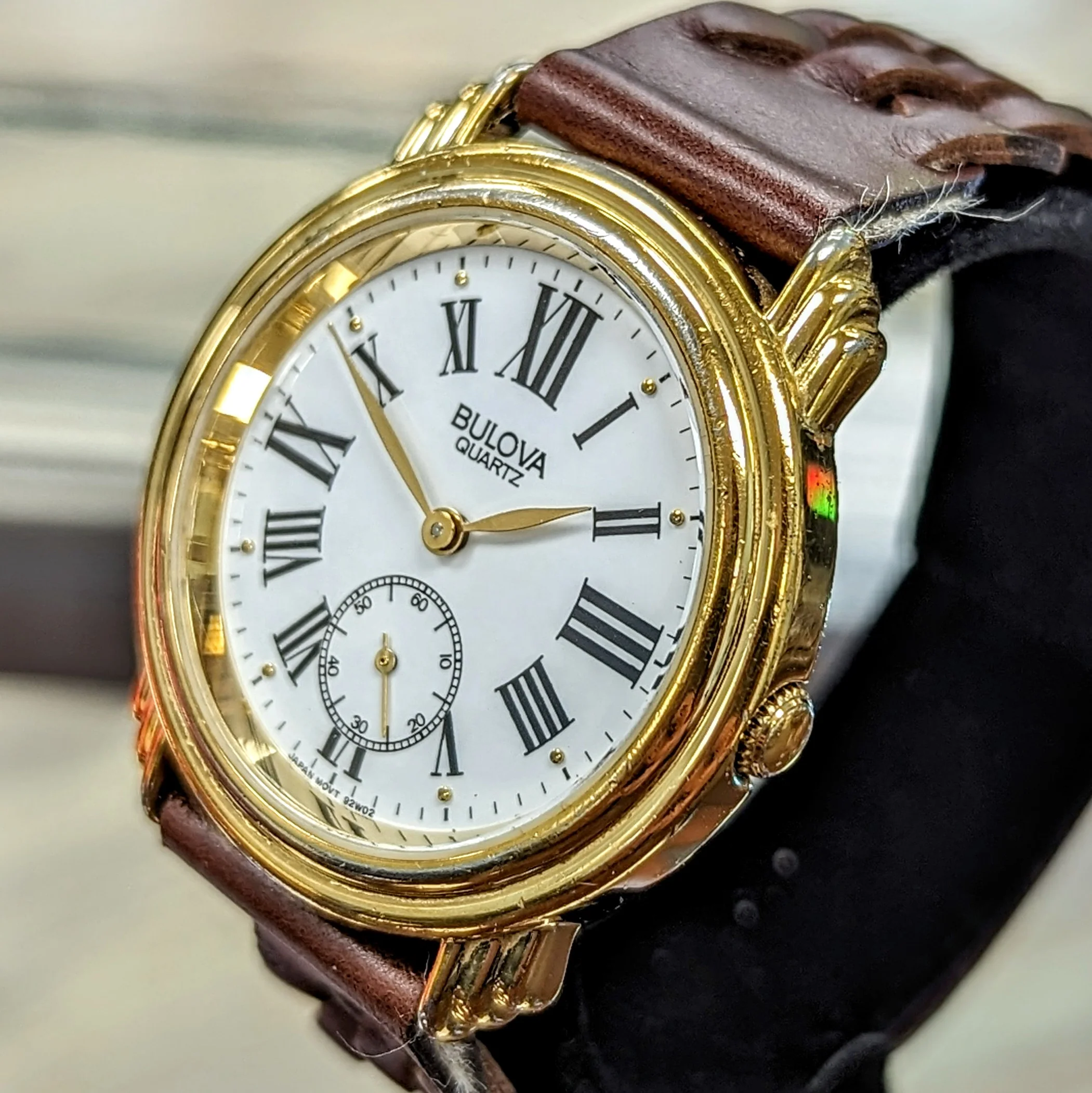 1991 BULOVA Roman Numerals Watch Round Case & Fancy Lugs Quartz Wristwatch - Image 4