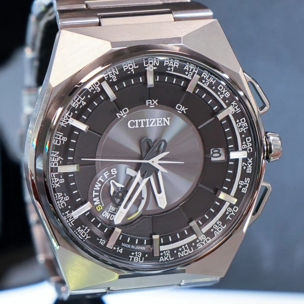 CITIZEN Eco-Drive Satellite Wave Wristwatch Super Titanium Case & Bracelet Ref. CC2006-53E F100-T020177 - In Box! - Image 4