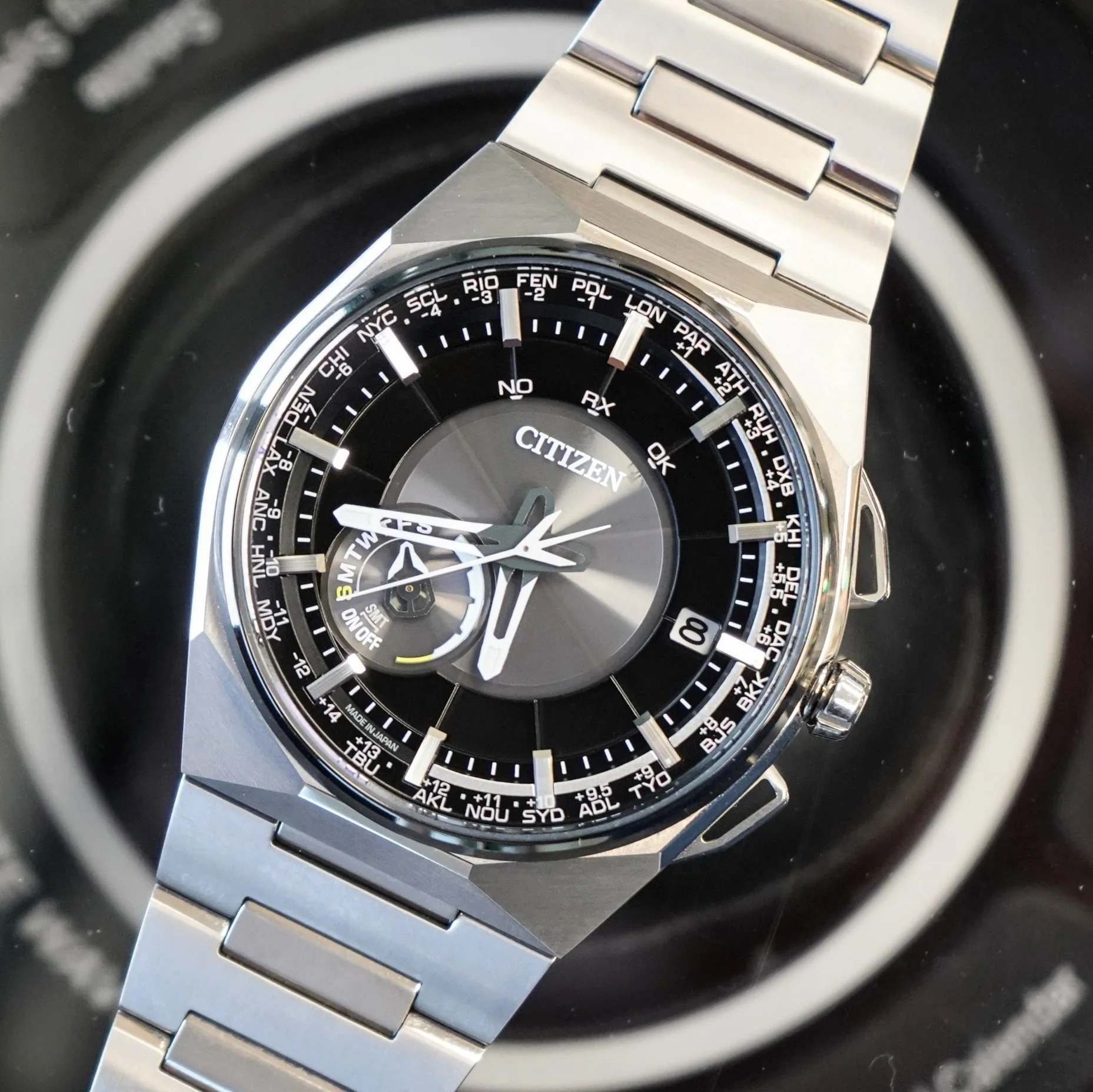 CITIZEN Eco-Drive Satellite Wave Wristwatch Super Titanium Case & Bracelet Ref. CC2006-53E F100-T020177 - In Box! - Image 9