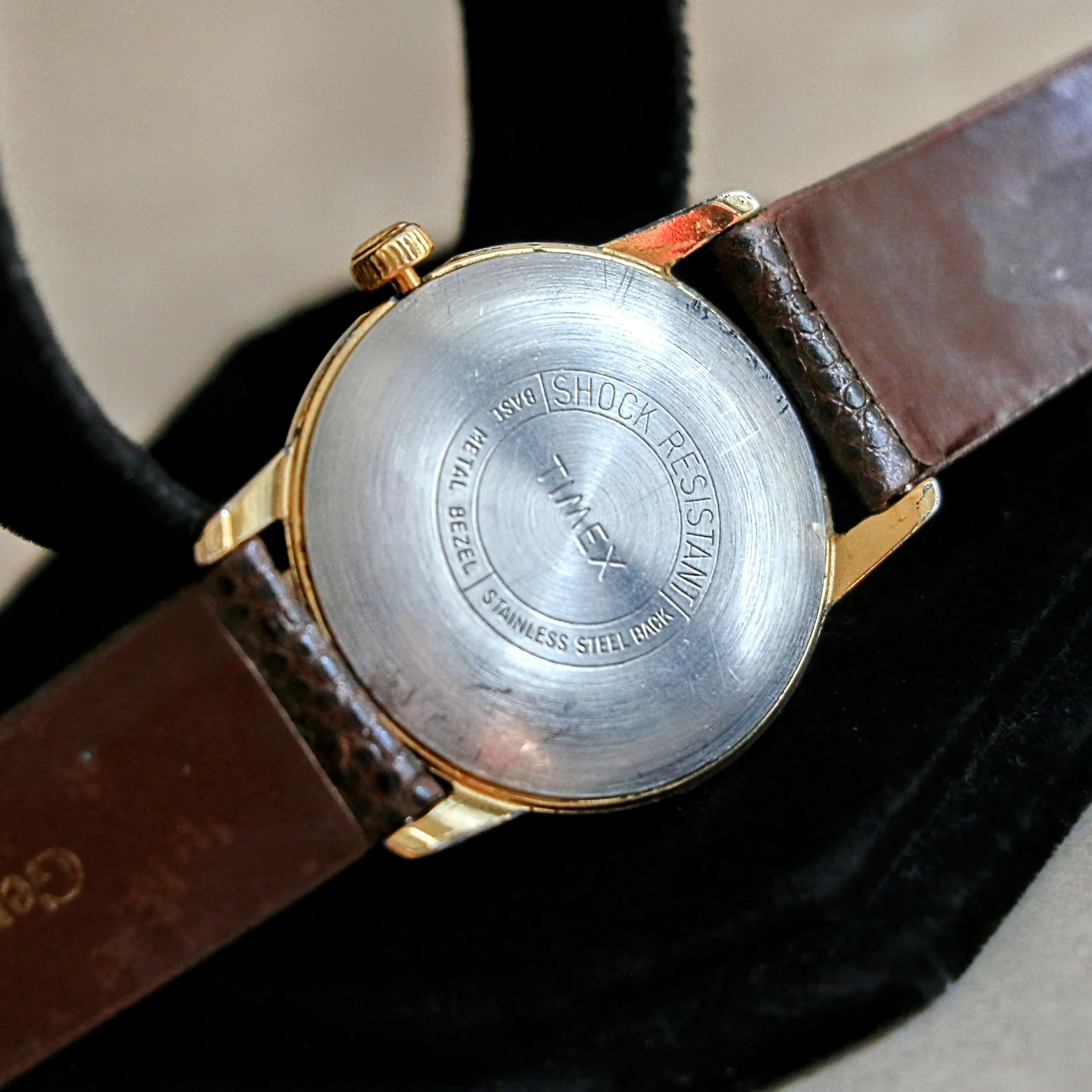Classic TIMEX Watch Shock Resistant Manual Wind 32mm Vintage Wristwatch - Image 10