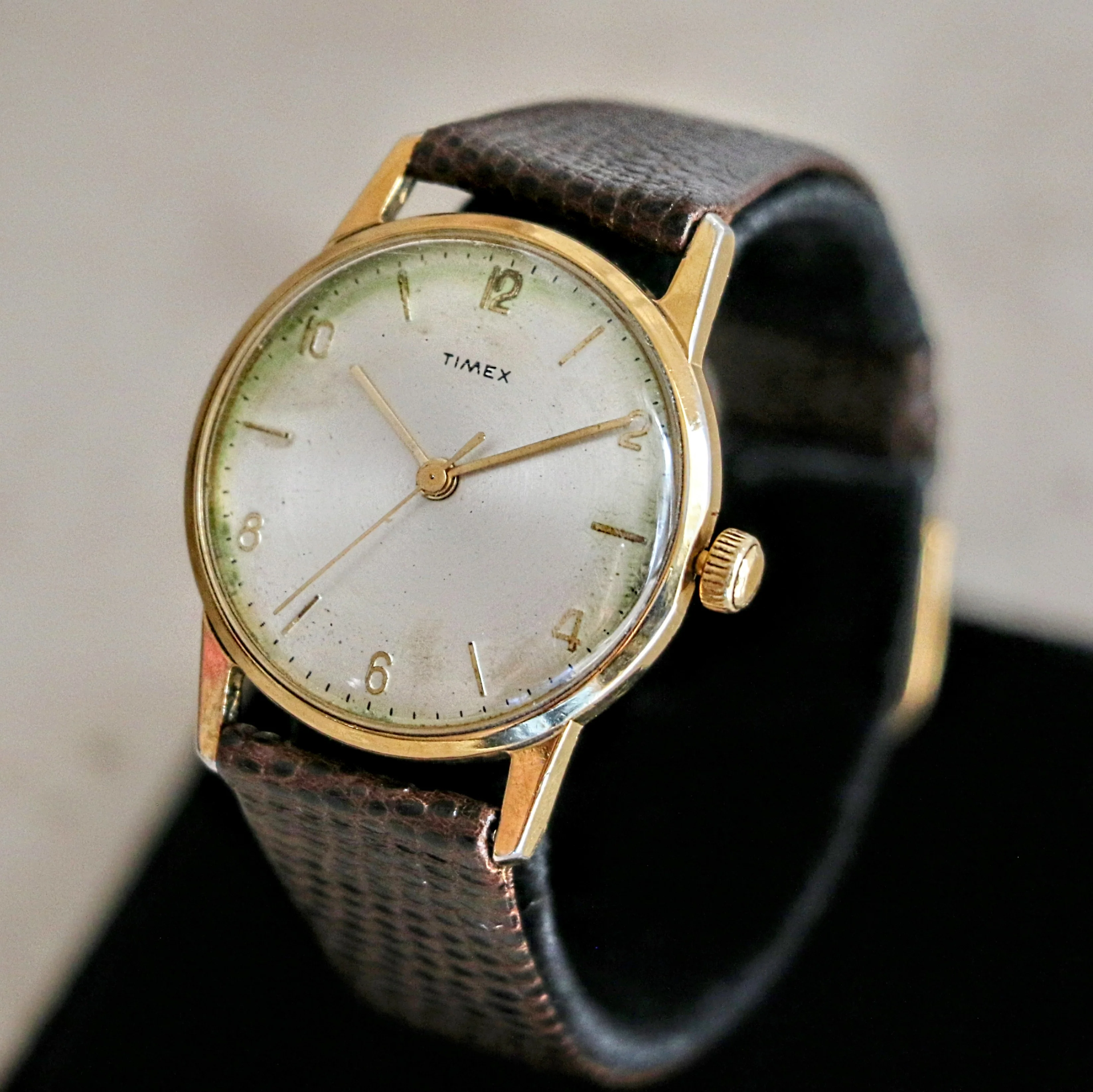 Classic TIMEX Watch Shock Resistant Manual Wind 32mm Vintage Wristwatch - Image 3