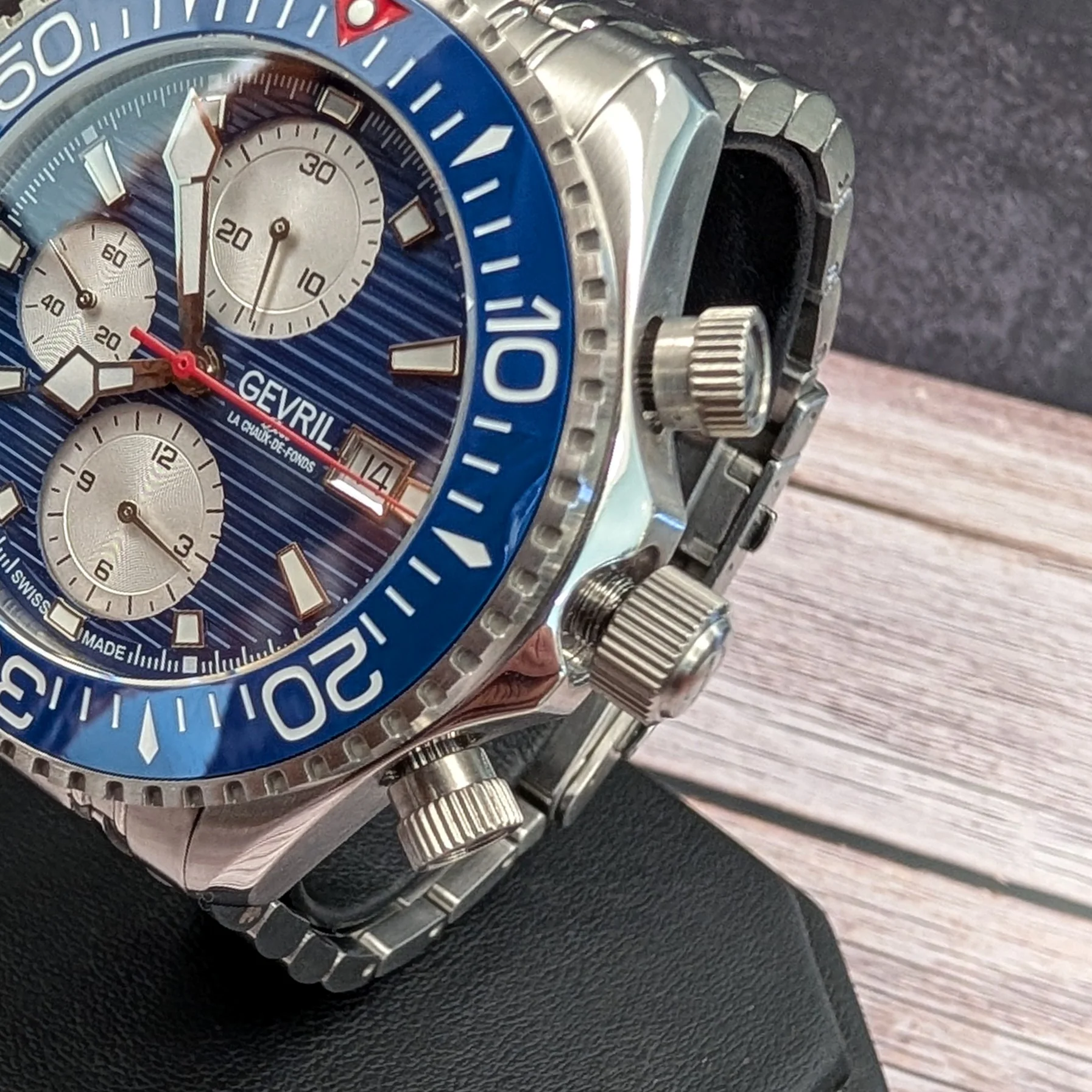Gevril Hudson Yards Chronograph Diver Watch 48815B Blue Dial 43mm S.S. - ALL Original - Full Set - Image 4
