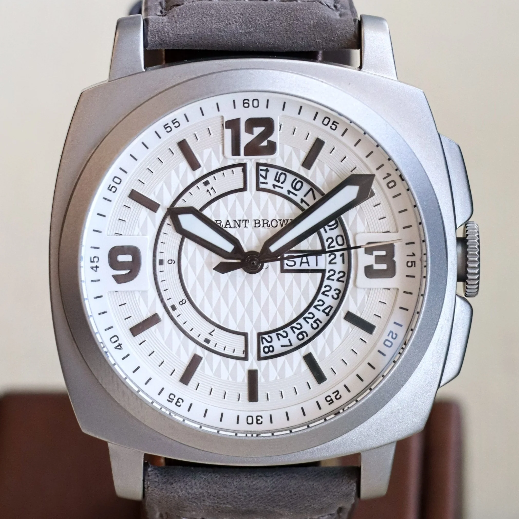 GRANT BROWN Watch Day/Date Indicator Ref. 9414C Stainless Steel Quartz Wristwatch ALL Original - Image 3