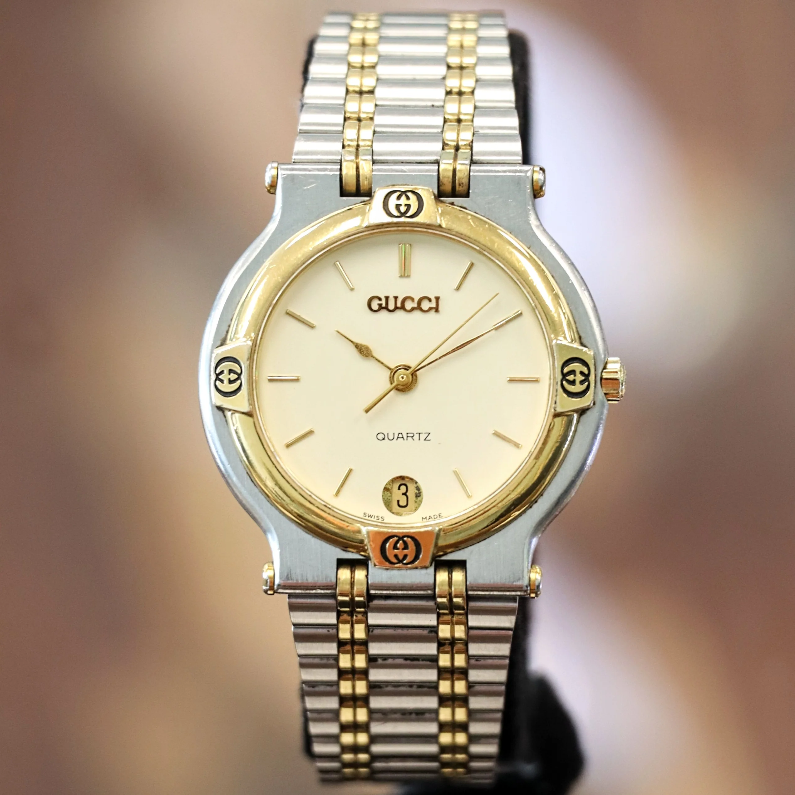 GUCCI 9000M Watch Date Indicator Two-Tone Case & Bracelet Swiss Made Quartz Wristwatch - Image 2