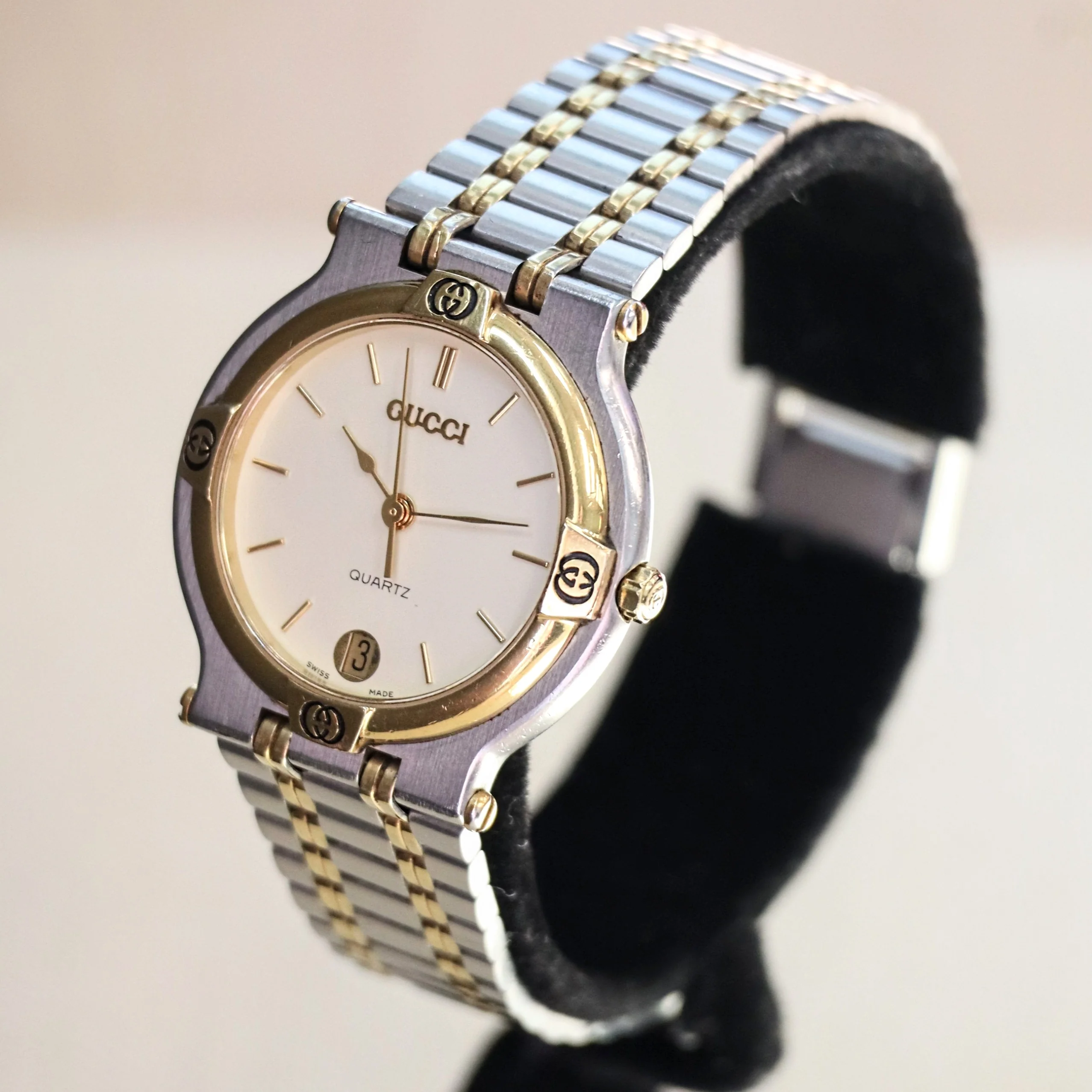 GUCCI 9000M Watch Date Indicator Two-Tone Case & Bracelet Swiss Made Quartz Wristwatch - Image 5