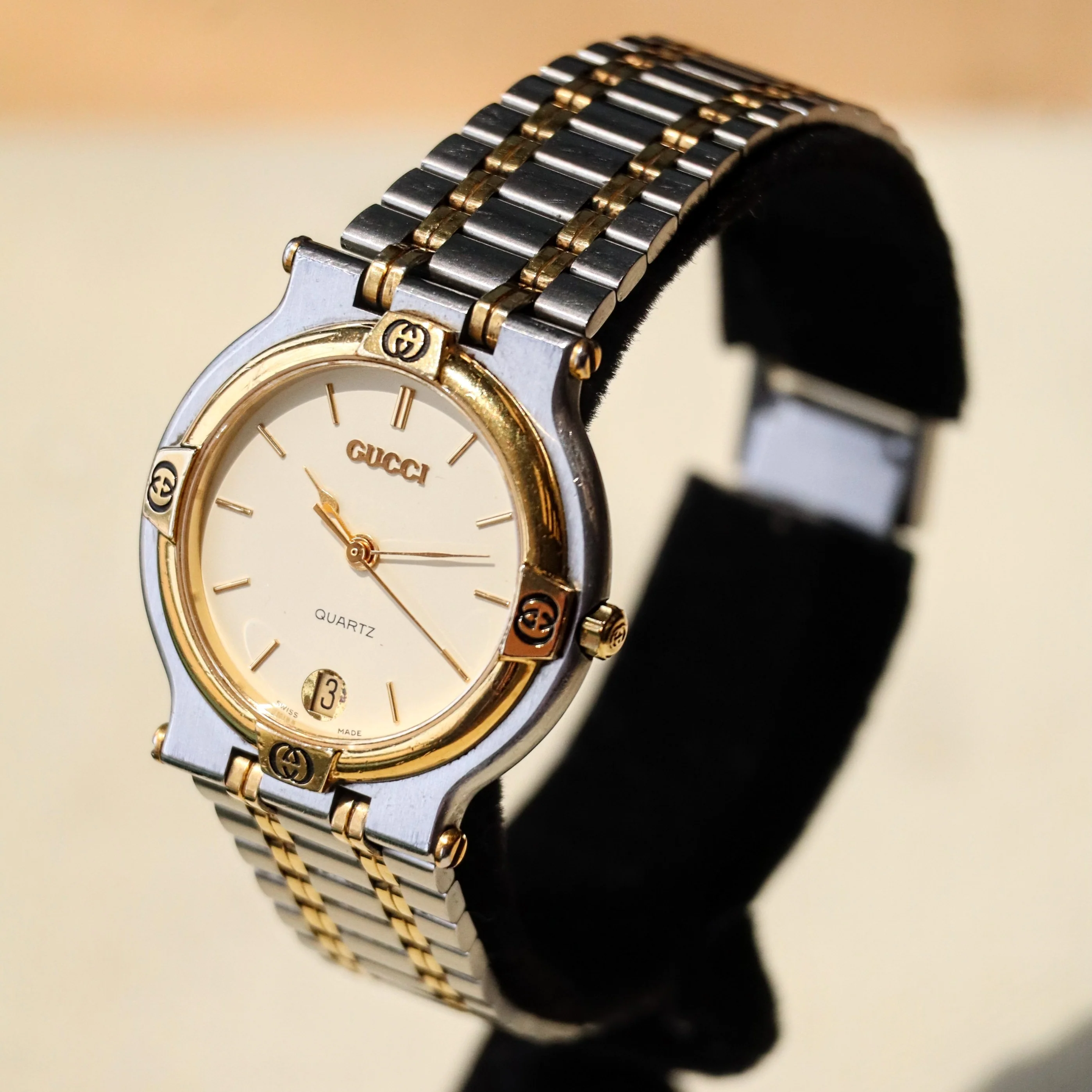 GUCCI 9000M Watch Date Indicator Two-Tone Case & Bracelet Swiss Made Quartz Wristwatch - Image 7