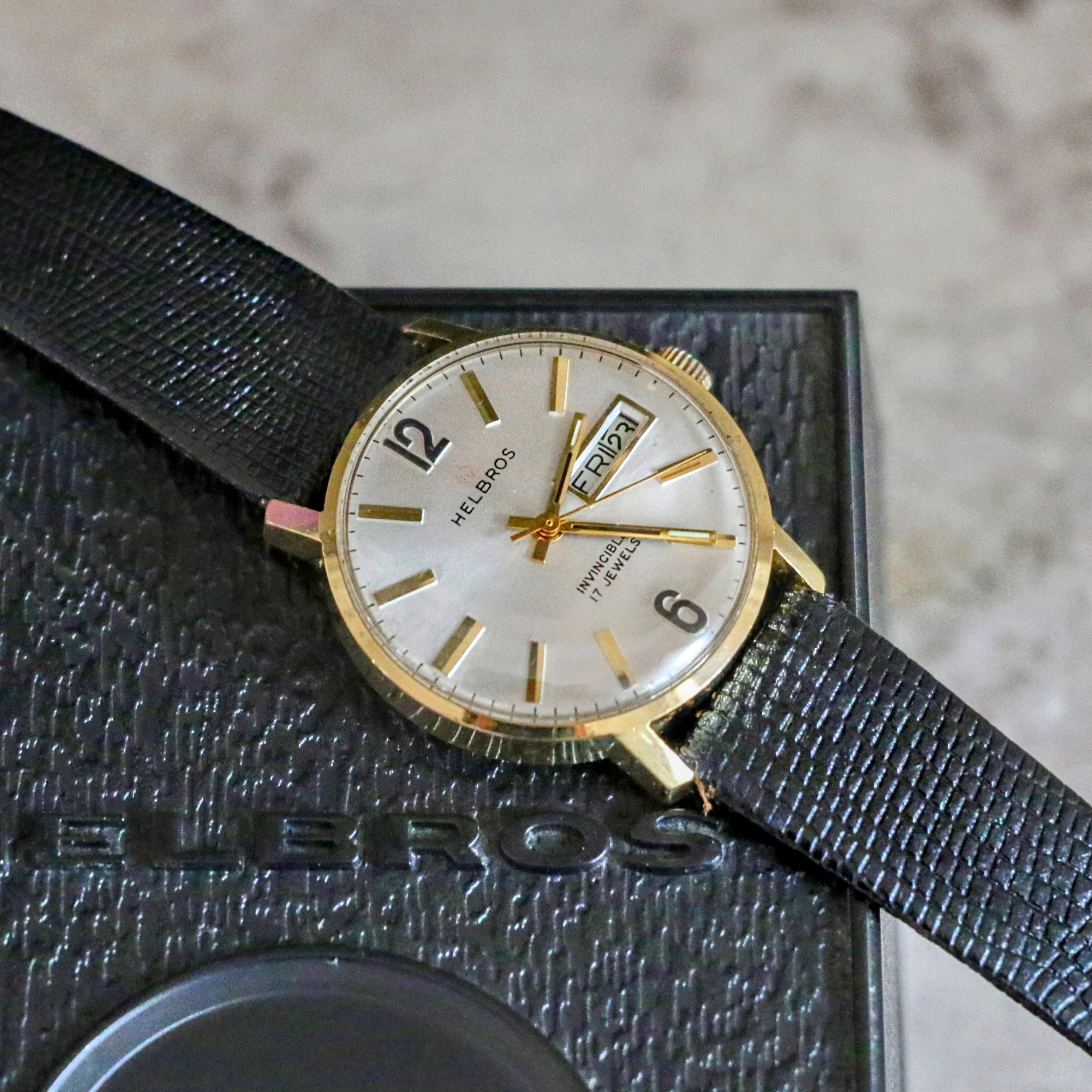 HELBROS Invincible Wristwatch 17 Jewels Day/Date Swiss Made Watch - Image 9