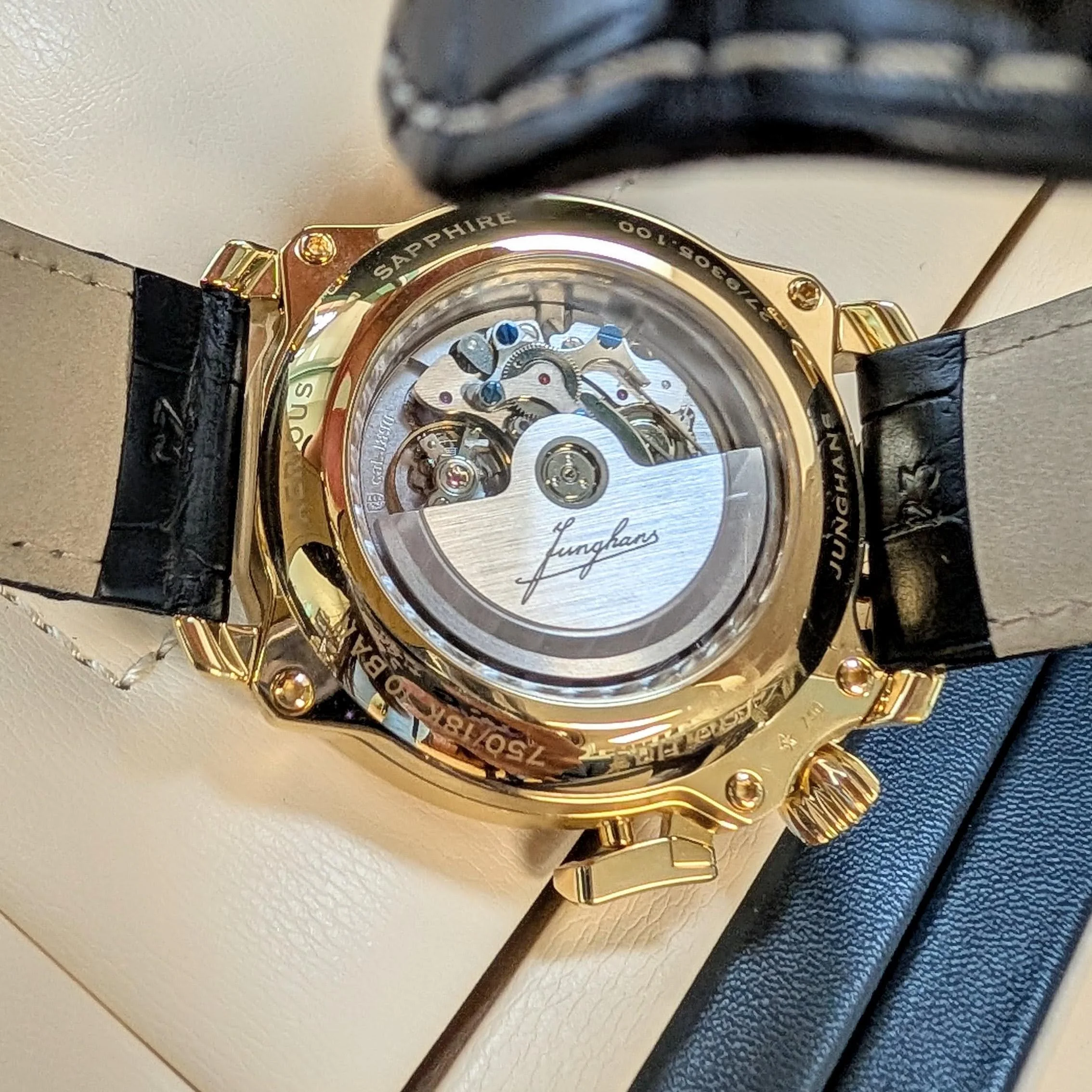 Junghans Aerious Gold Chronoscope USA Edition Pilot’s Chronograph – 18K Gold – Ref. 27/9305.100 - Image 17