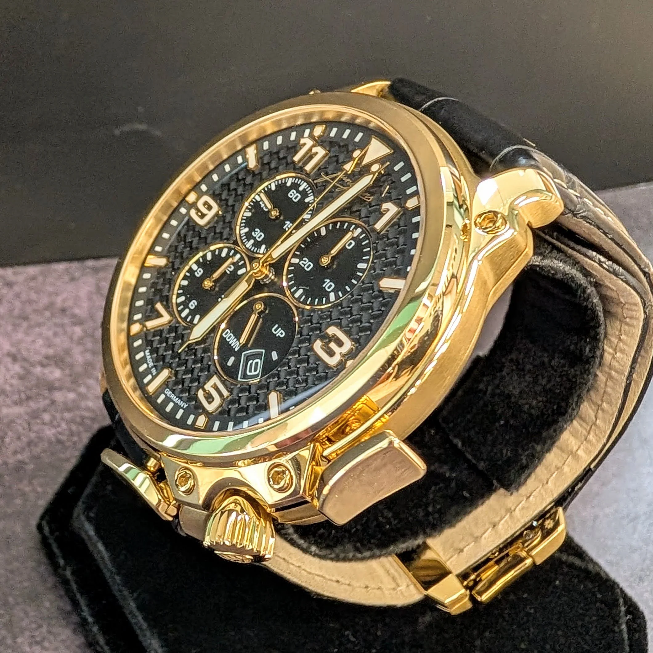 Junghans Aerious Gold Chronoscope USA Edition Pilot’s Chronograph – 18K Gold – Ref. 27/9305.100 - Image 3