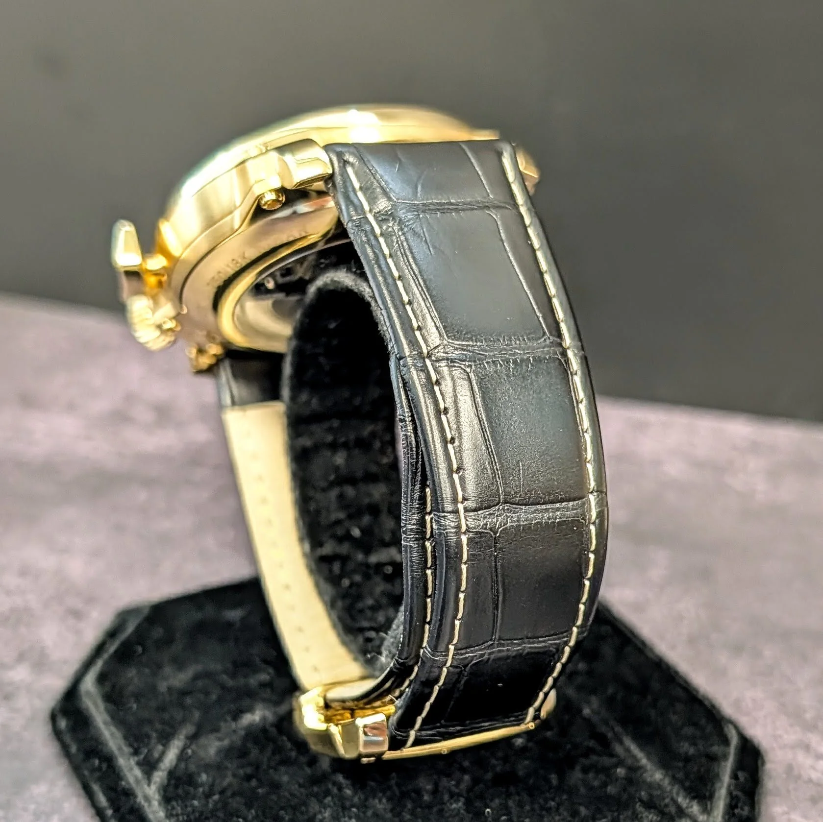 Junghans Aerious Gold Chronoscope USA Edition Pilot’s Chronograph – 18K Gold – Ref. 27/9305.100 - Image 4