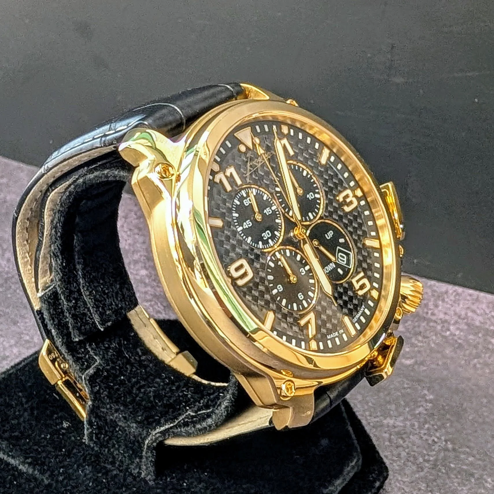 Junghans Aerious Gold Chronoscope USA Edition Pilot’s Chronograph – 18K Gold – Ref. 27/9305.100 - Image 5