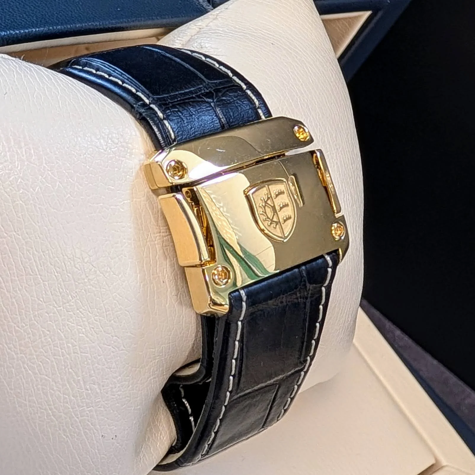 Junghans Aerious Gold Chronoscope USA Edition Pilot’s Chronograph – 18K Gold – Ref. 27/9305.100 - Image 9