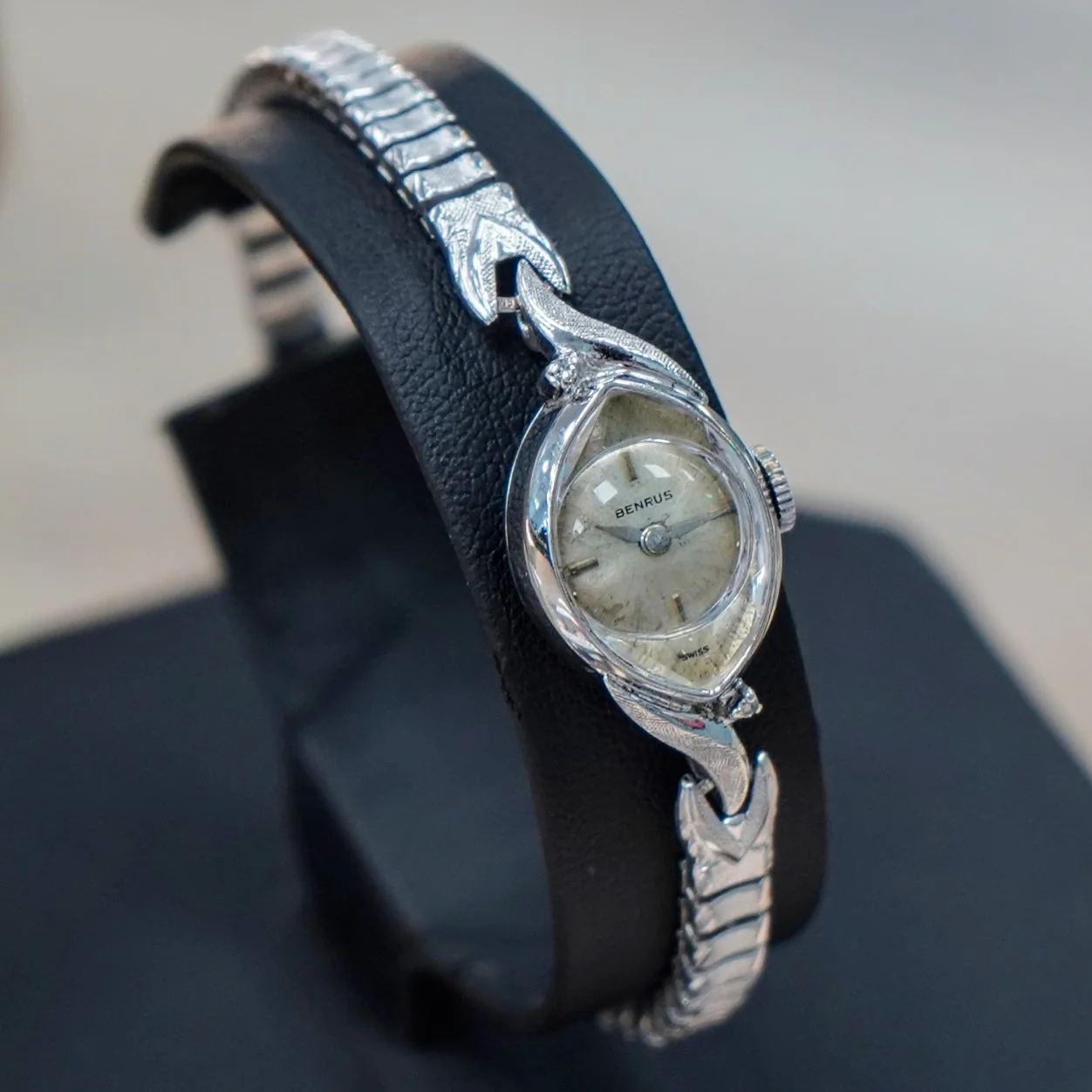 BENRUS Ladies Watch 17 Jewels Model DZ2F Swiss Made Vintage Wristwatch - In BOX! - Image 2
