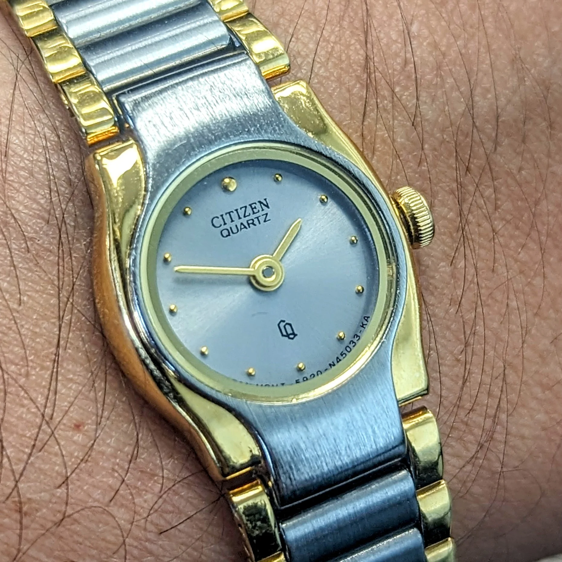 Ladies CITIZEN Quartz Watch Two-Tone S.S. Bracelet 5920-S49801 - Gray Dial 17mm - Image 8