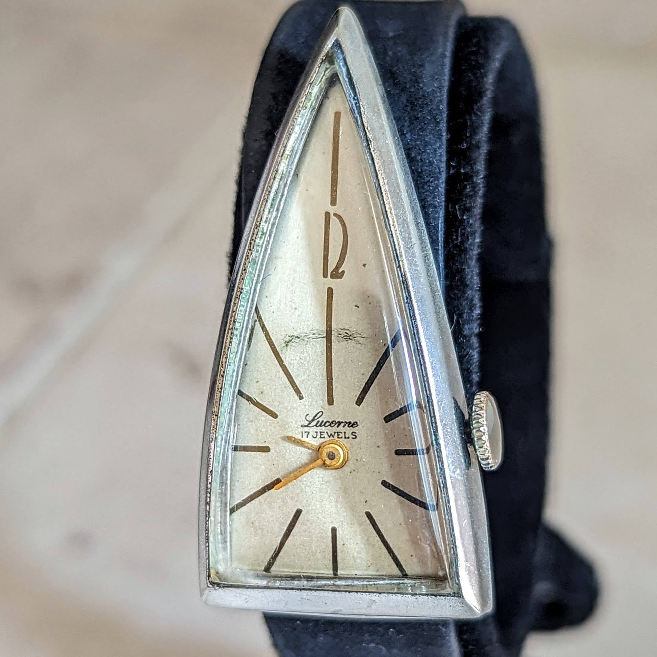 LUCERNE “A Parabolic Watch” 17 Jewels Triangle Wristwatch Swiss Made - Image 2