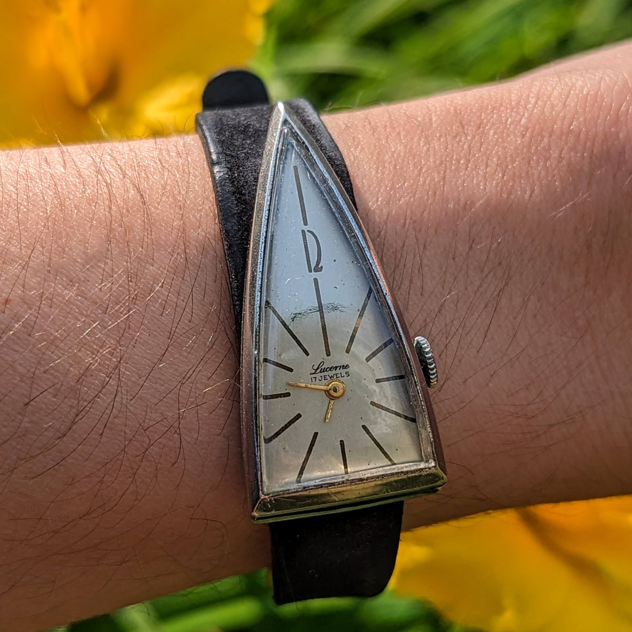 LUCERNE “A Parabolic Watch” 17 Jewels Triangle Wristwatch Swiss Made - Image 9