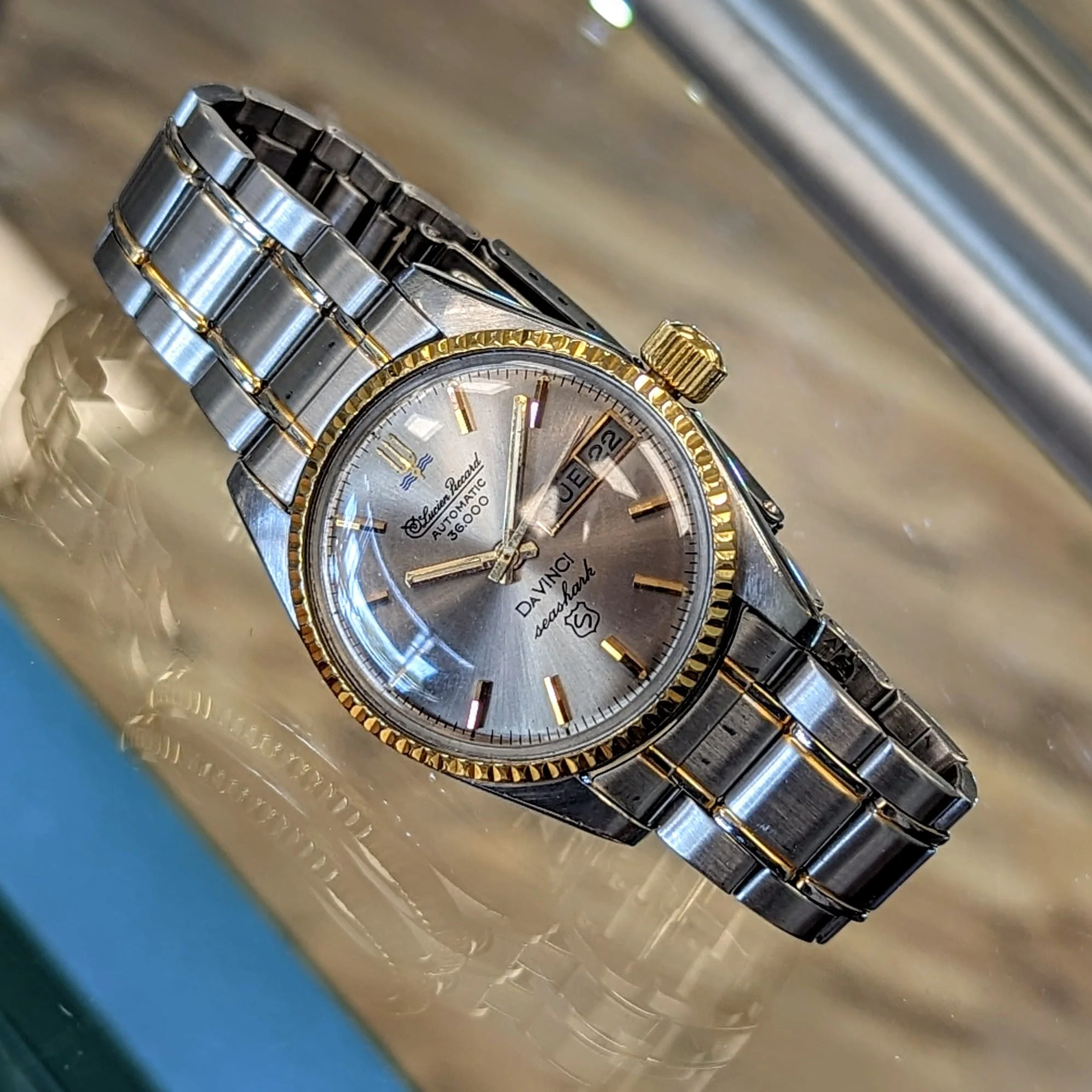LUCIEN PICCARD Automatic 36.000 DaVinci Seashark Watch Day/Date ALL Two-Tone S.S. Wristwatch - Image 10