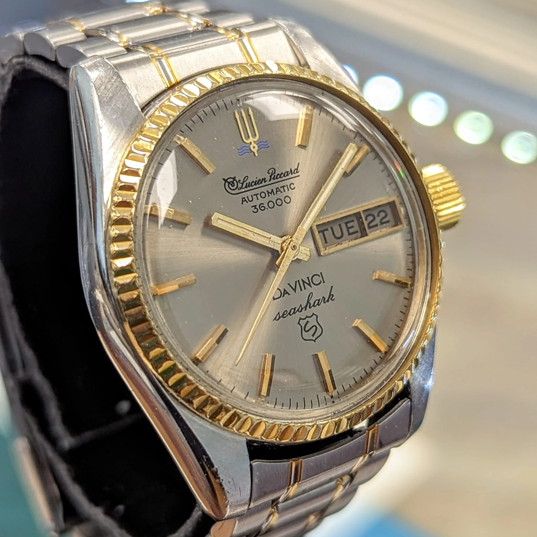 LUCIEN PICCARD Automatic 36.000 DaVinci Seashark Watch Day/Date ALL Two-Tone S.S. Wristwatch - Image 6