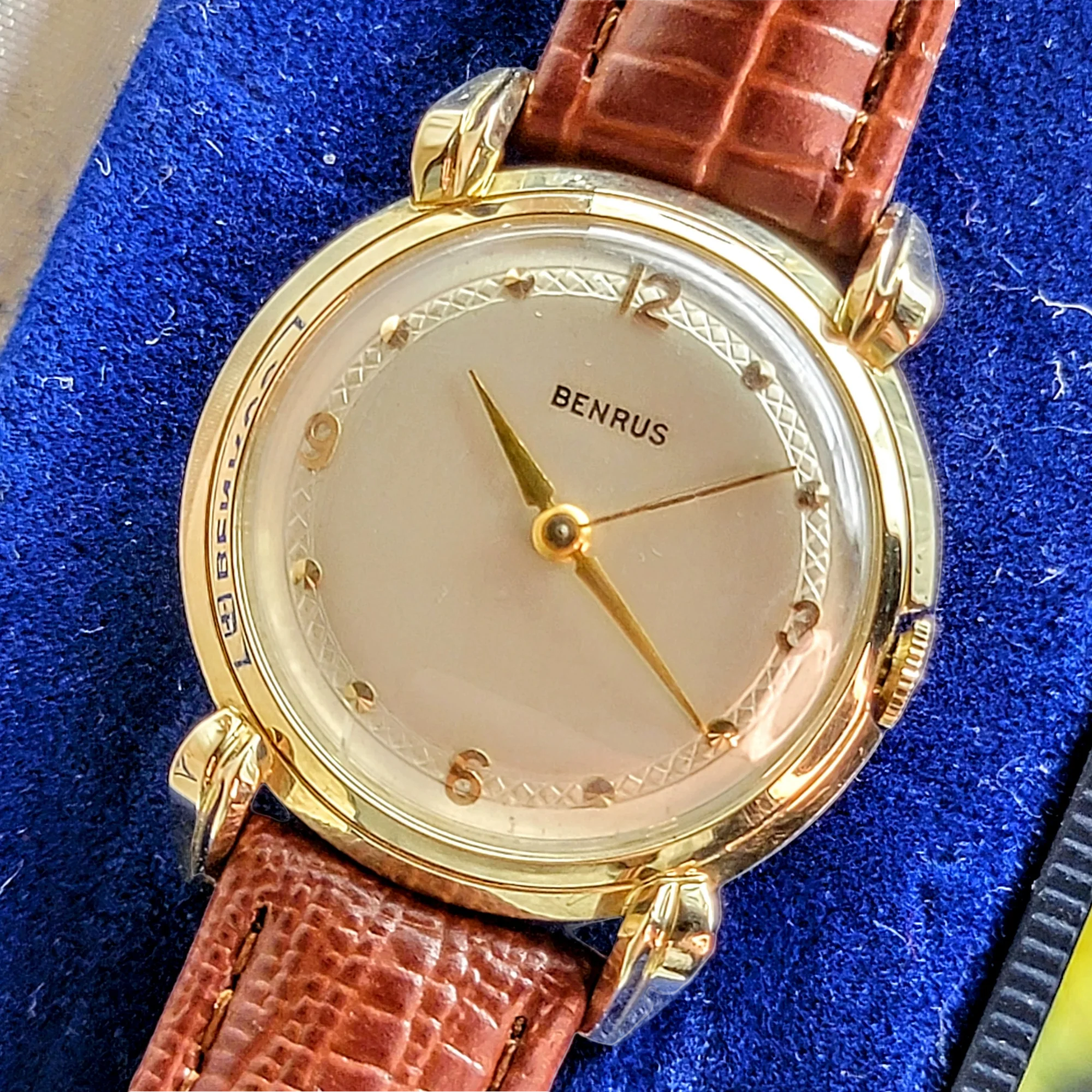 1950's Solid Gold BENRUS Fancy Lug Wristwatch - Caliber BH14 - Image 6