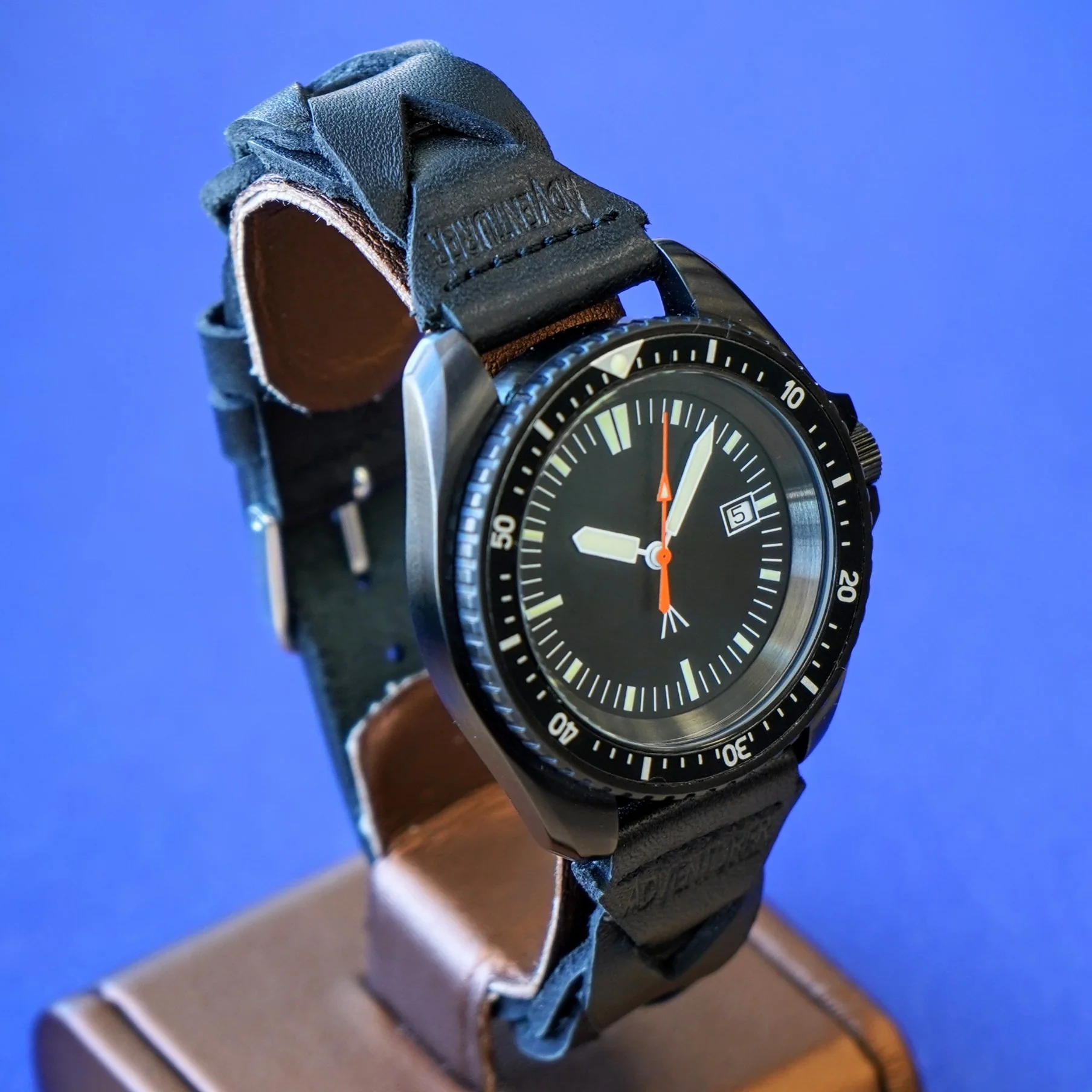NOS! British Military Style Diver Watch Date Indicator Quartz Wristwatch Black Dial 42mm - Image 3