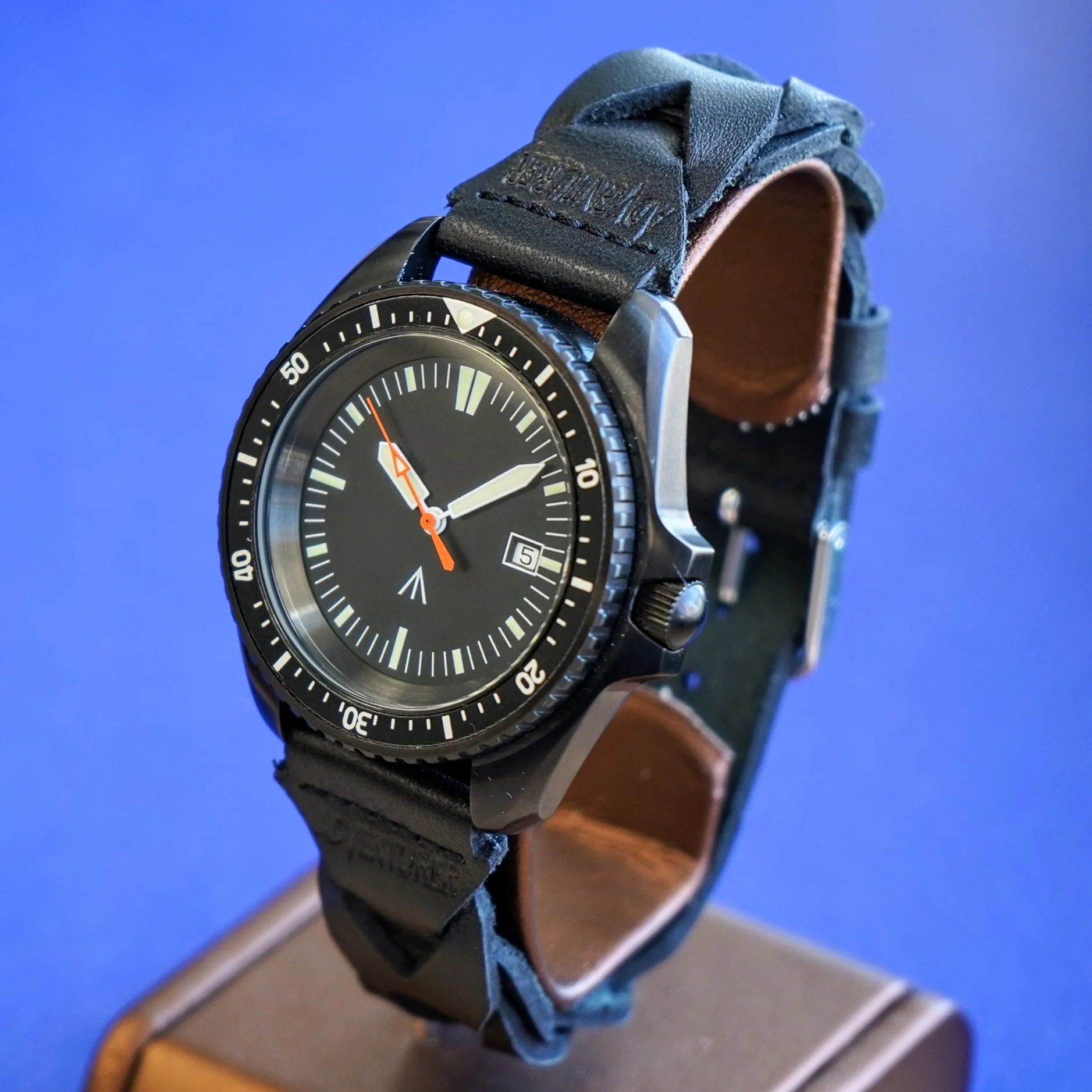 NOS! British Military Style Diver Watch Date Indicator Quartz Wristwatch Black Dial 42mm - Image 5