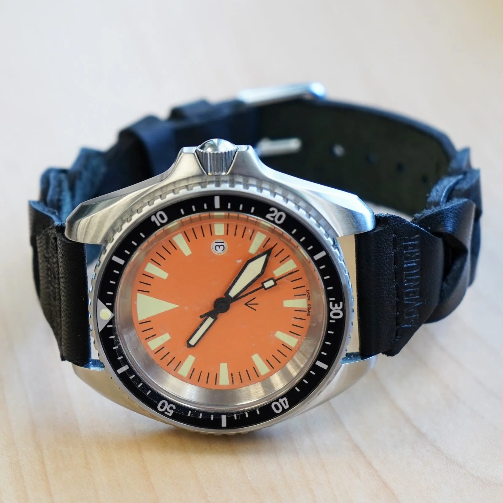 NOS! British Military Style Diver Watch Date Indicator Quartz Wristwatch Orange Dial 42mm - Image 7