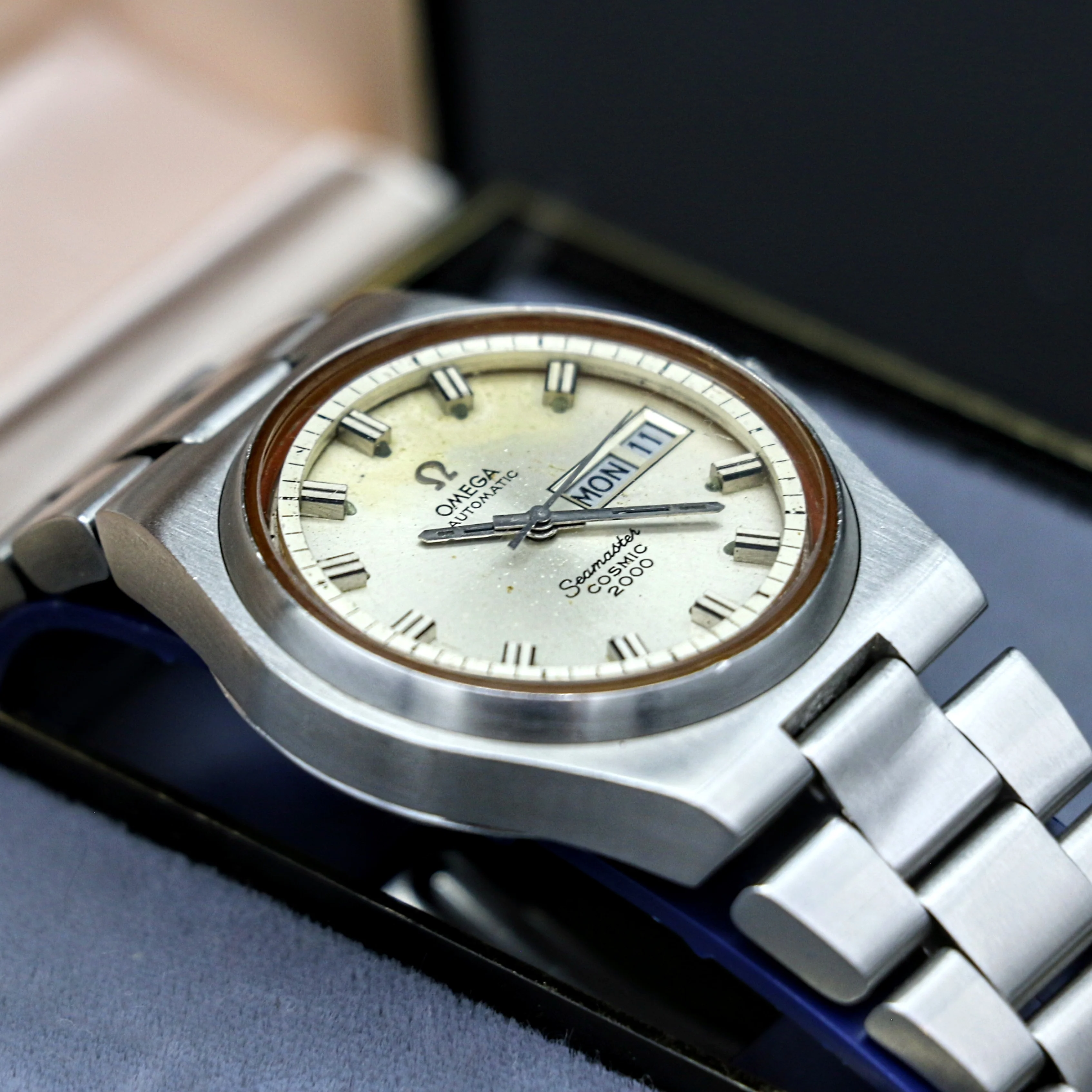 OMEGA Seamaster Cosmic 2000 Automatic High Beat Day/Date Wristwatch - Image 3